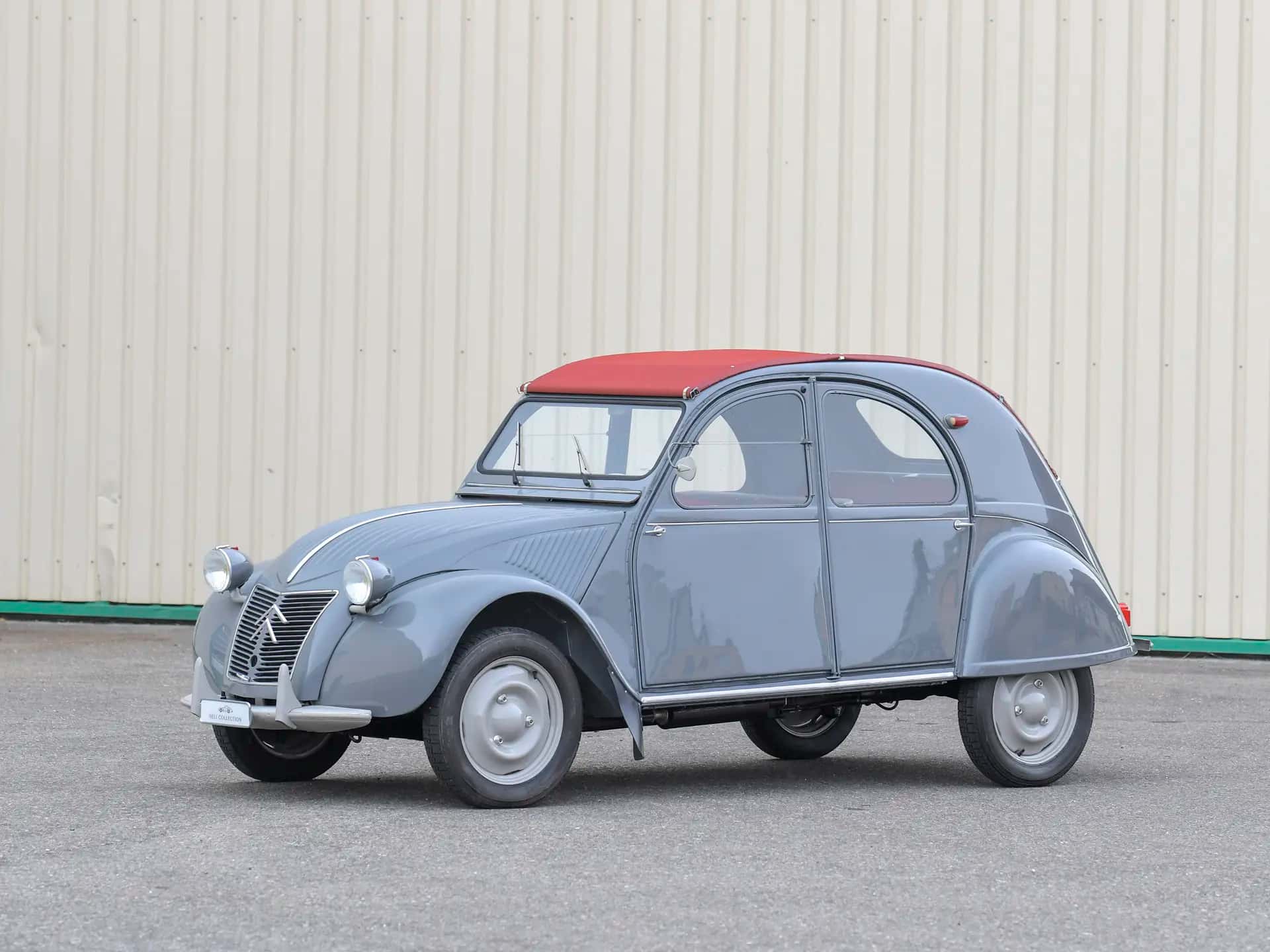 1960 Citroen 2CV sold for $18,400
