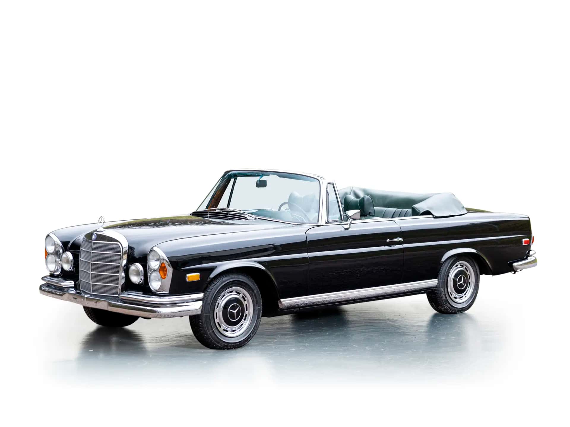 1969 Mercedes-Benz 280 SE Cabriolet sold for €111,550