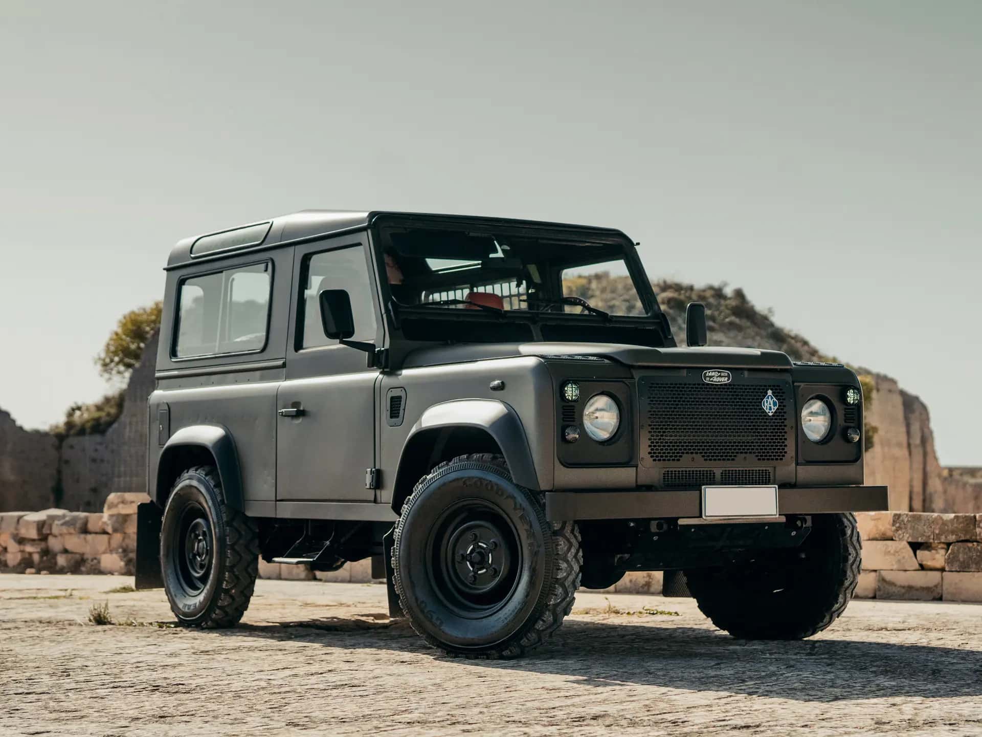 2002 Land Rover Defender 90 sold for €40,250