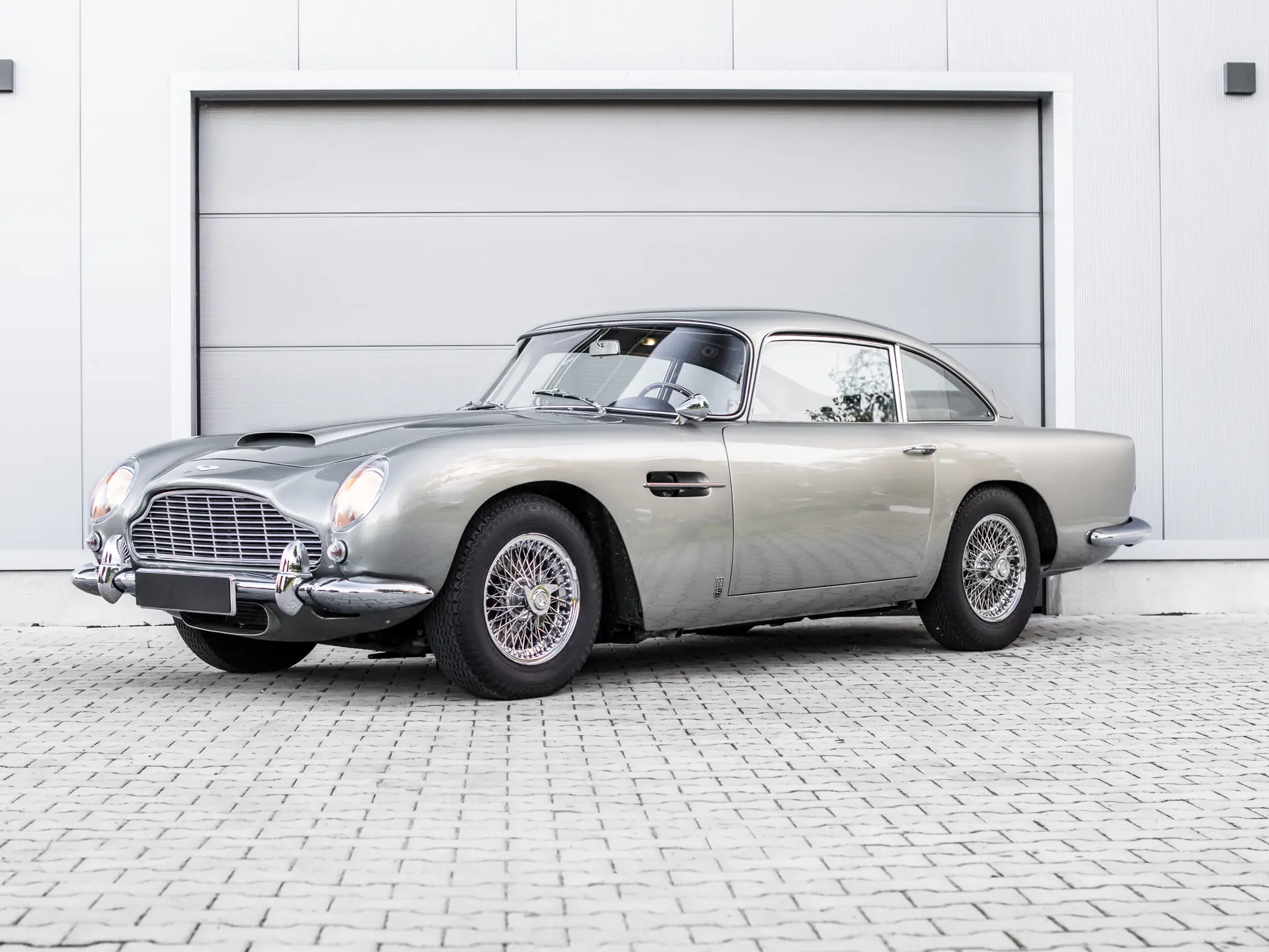 1965 Aston Martin DB5 sold for €702,500