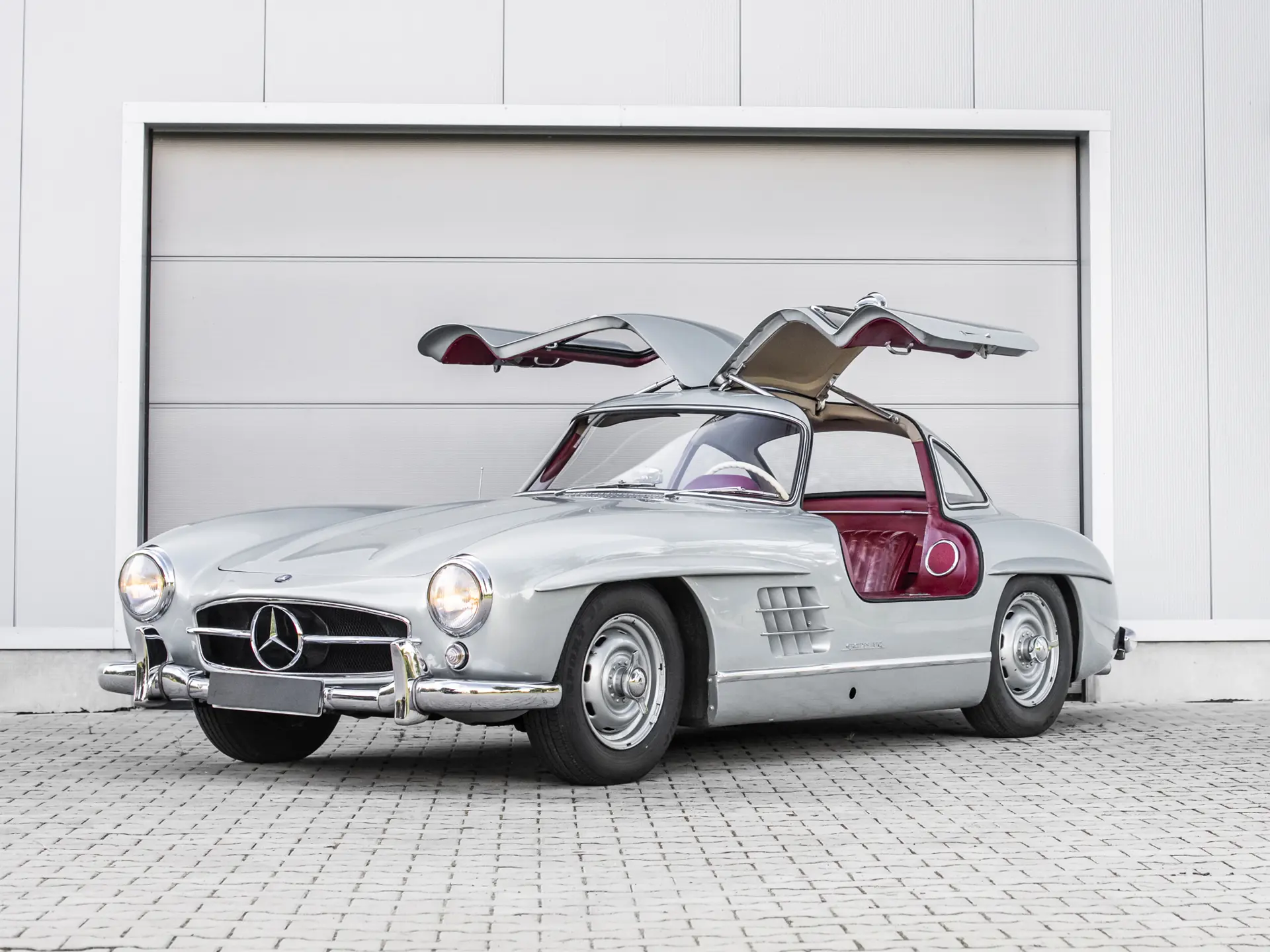 1955 Mercedes-Benz 300 SL Gullwing sold for €1,411,250