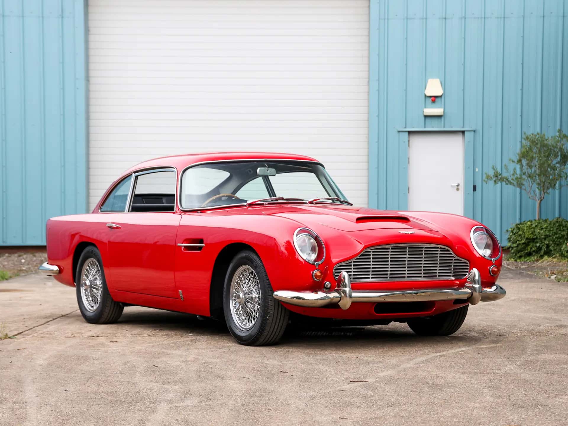 1965 Aston Martin DB5 sold for £376,250