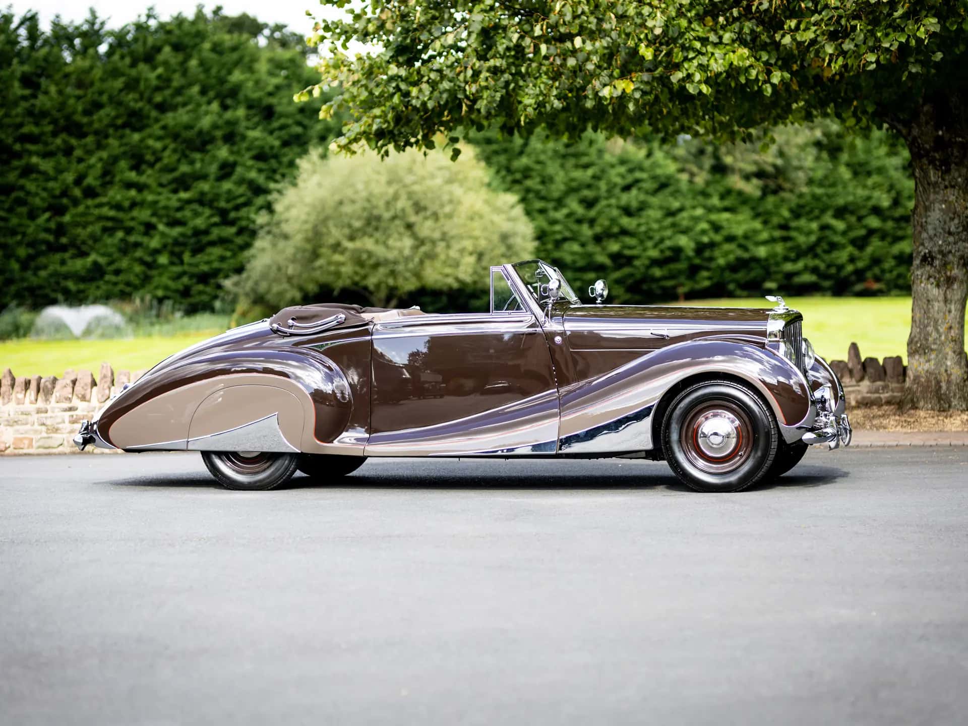 1947 Bentley Mark VI Cabriolet sold for £286,250