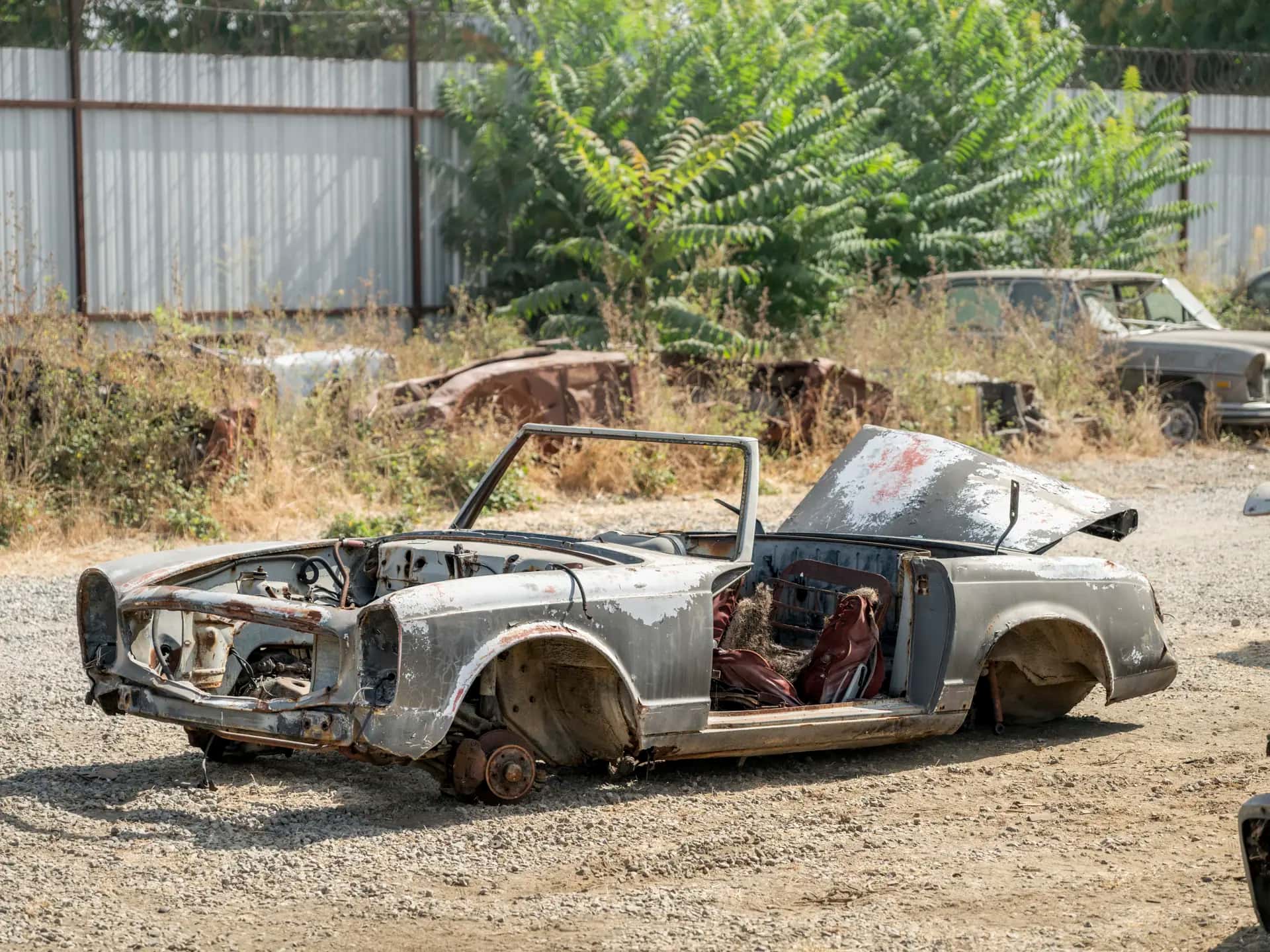 1963 Mercedes-Benz 230 SL sold for $2,352