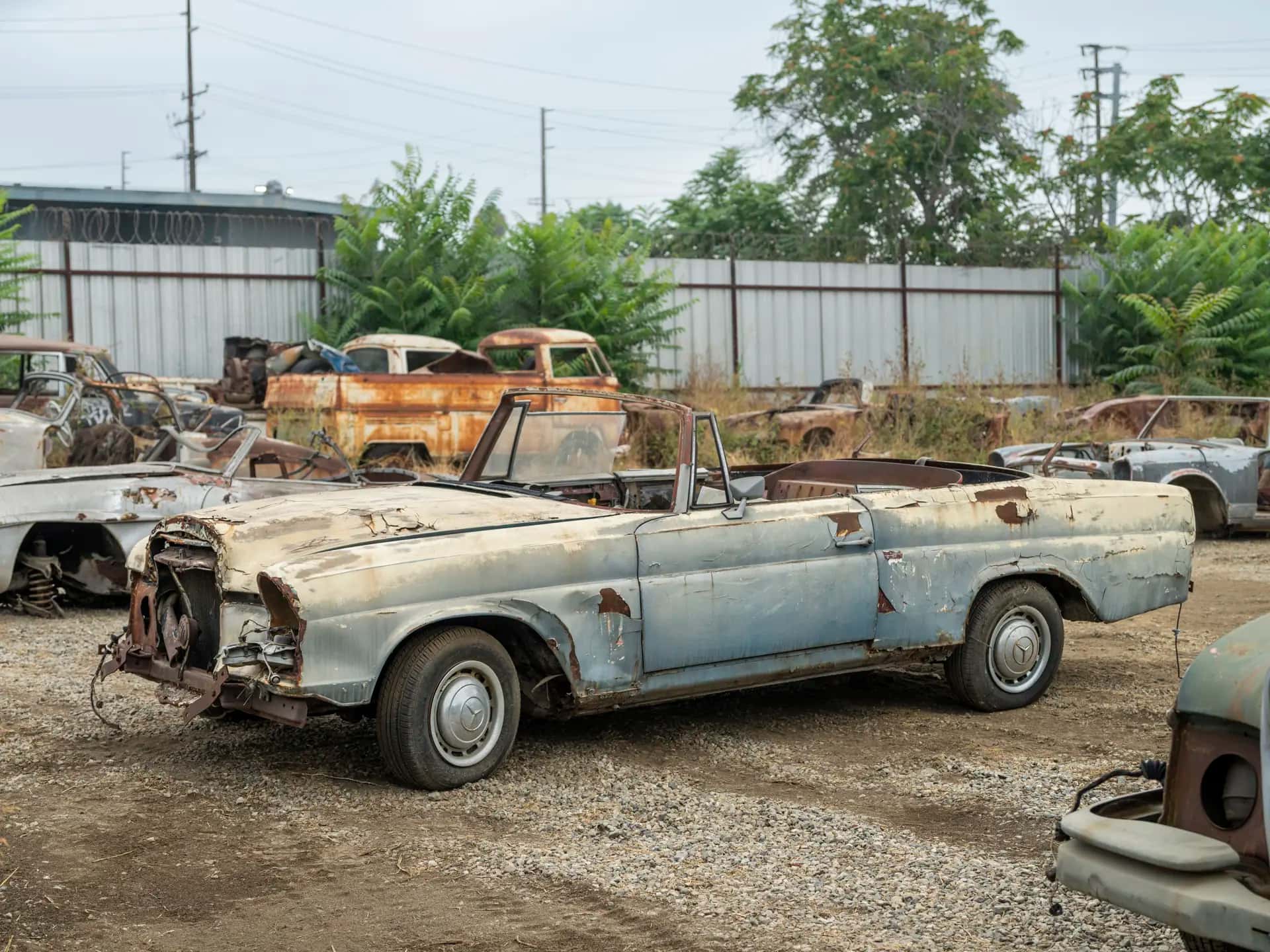 1962 Mercedes-Benz 220 SEb Cabriolet sold for $1,120