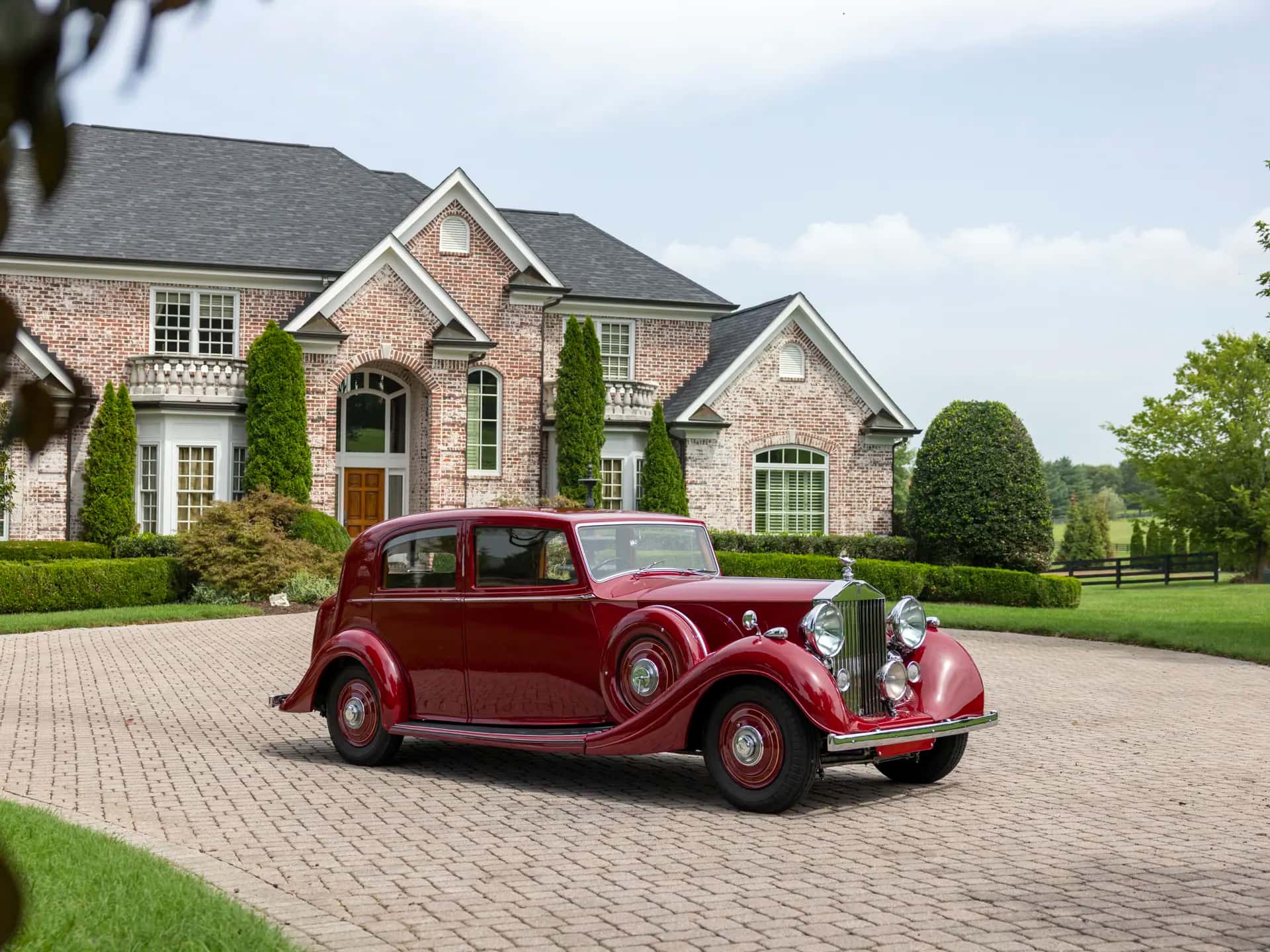 1939 Rolls-Royce Wraith Saloon sold for $55,000