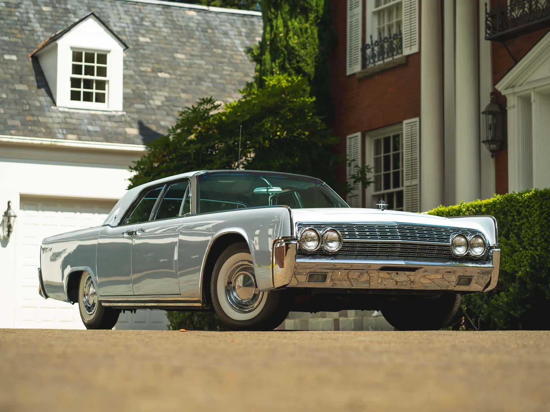 1962 Lincoln Continental Sedan sold for $33,000