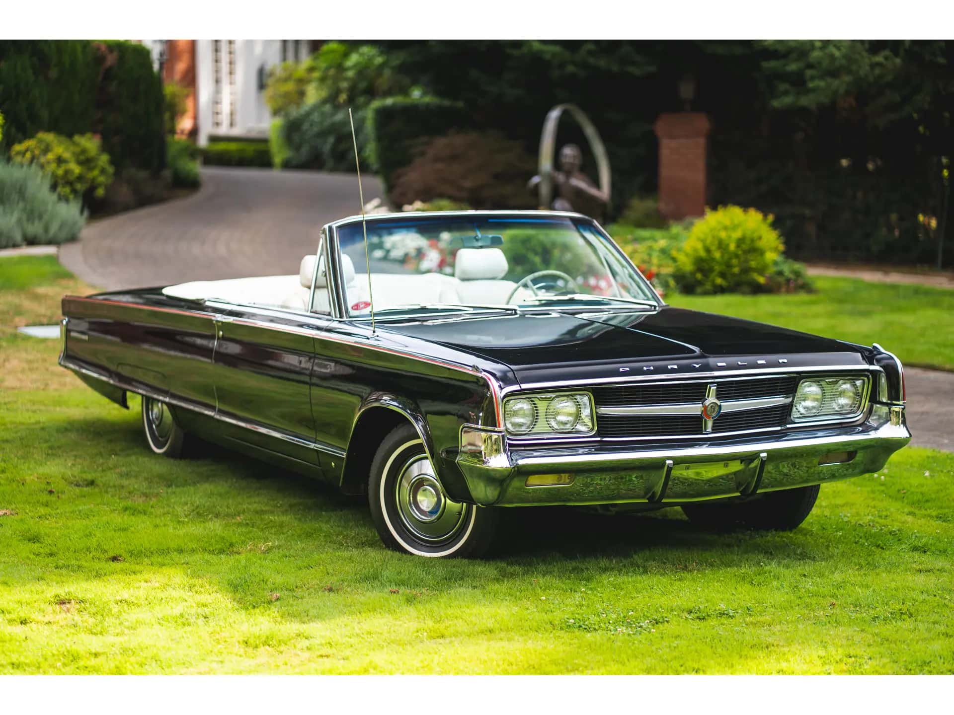 1965 Chrysler 300L Convertible sold for $33,000