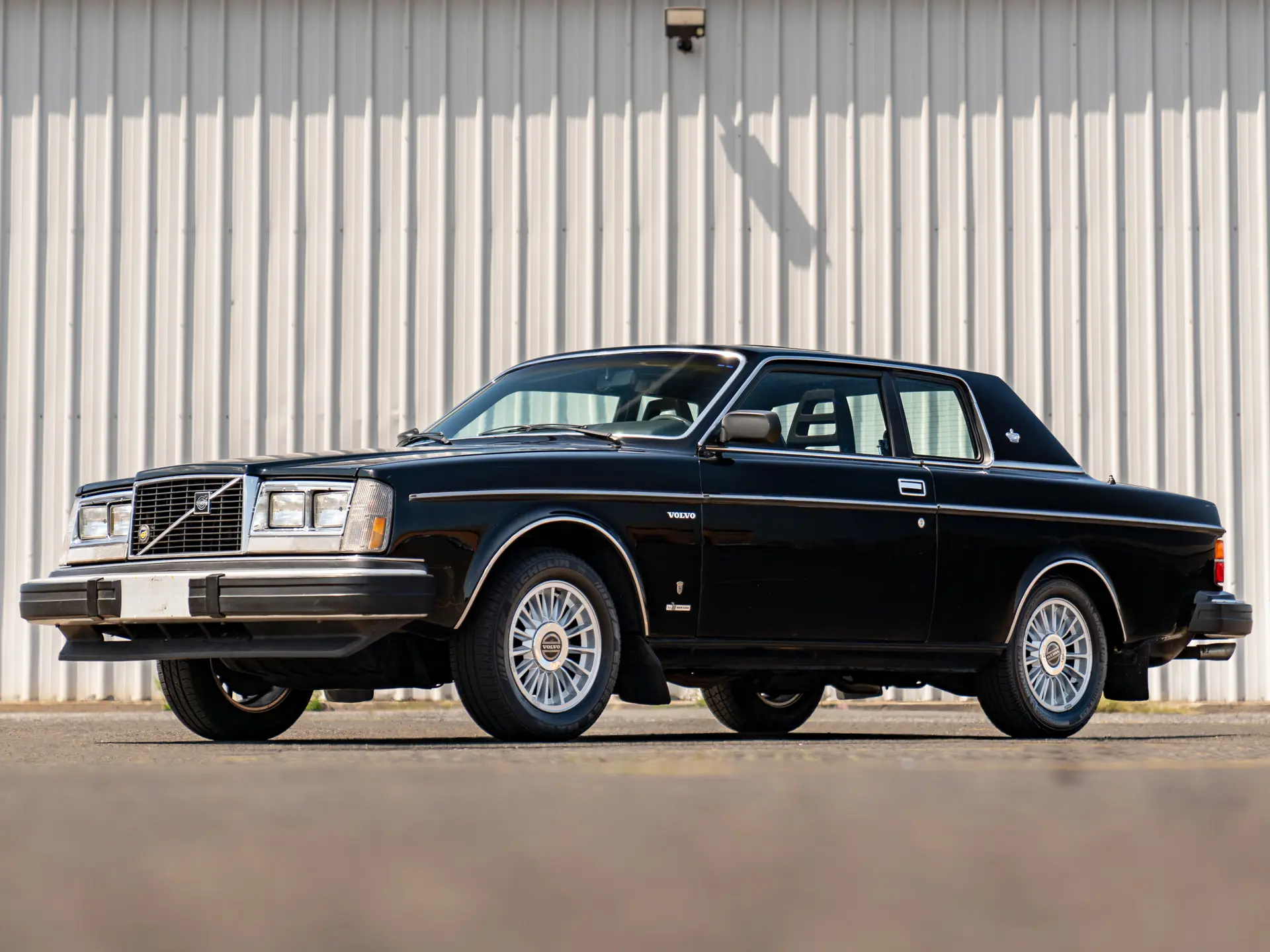 1981 Volvo 262C sold for $12,100