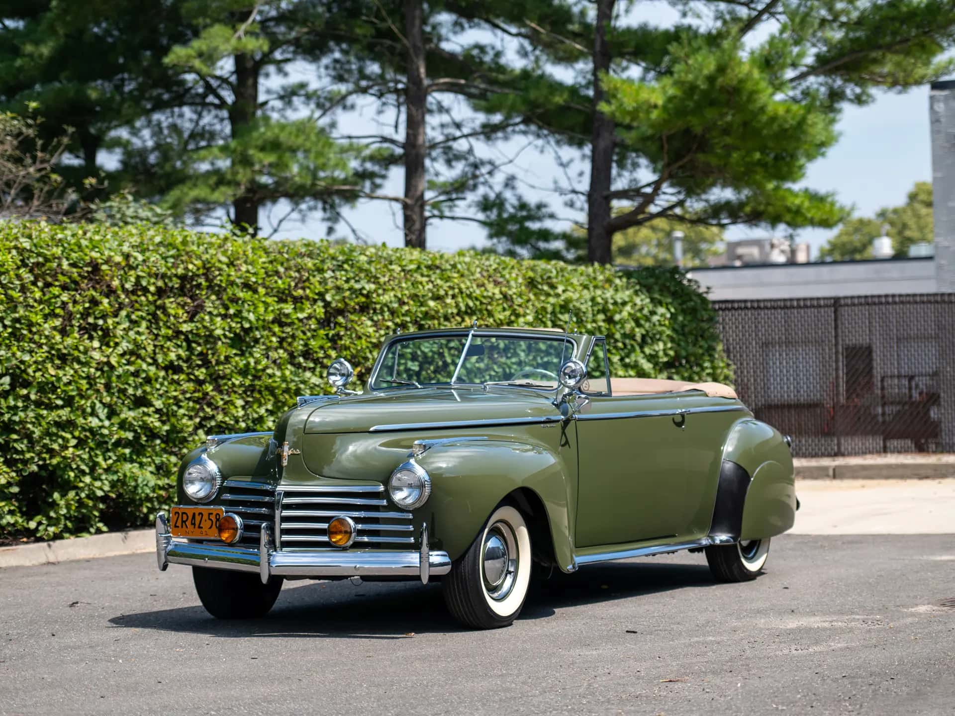 1941 Chrysler New Yorker Convertible sold for $41,250