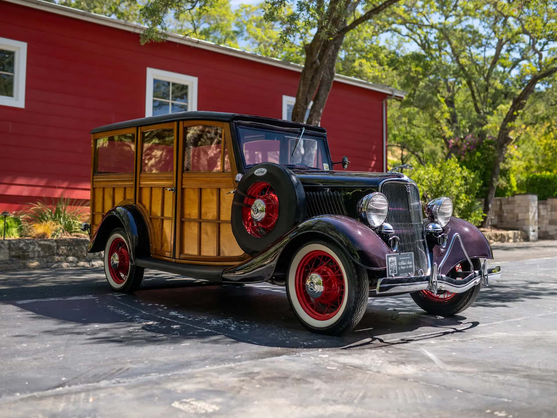 1933 Ford Model 40 V-8 Station Wagon sold for $34,100