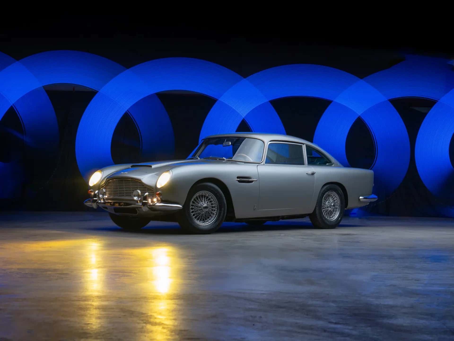 1965 Aston Martin DB5 Vantage sold for $940,000