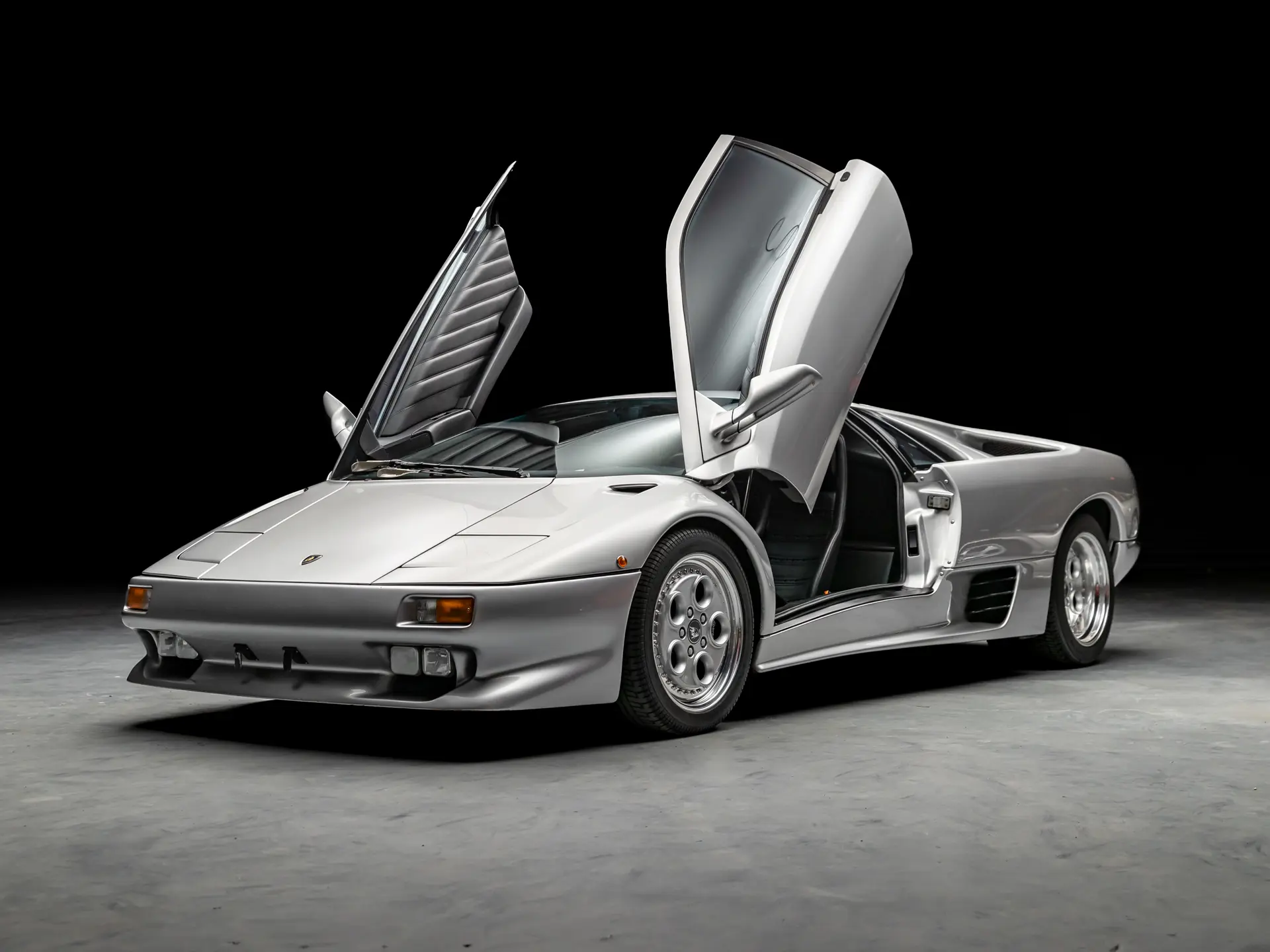 1994 Lamborghini Diablo VT sold for $0