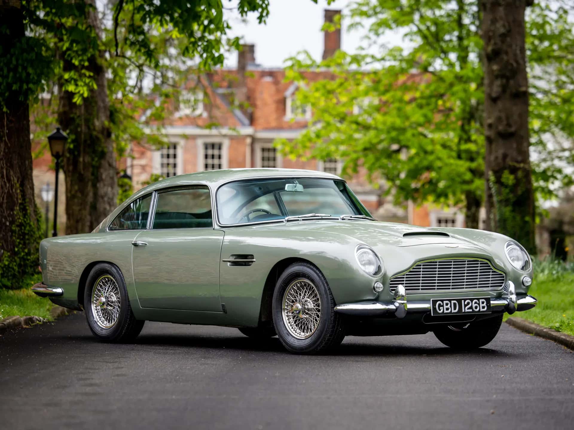 1964 Aston Martin DB5 sold for £432,500