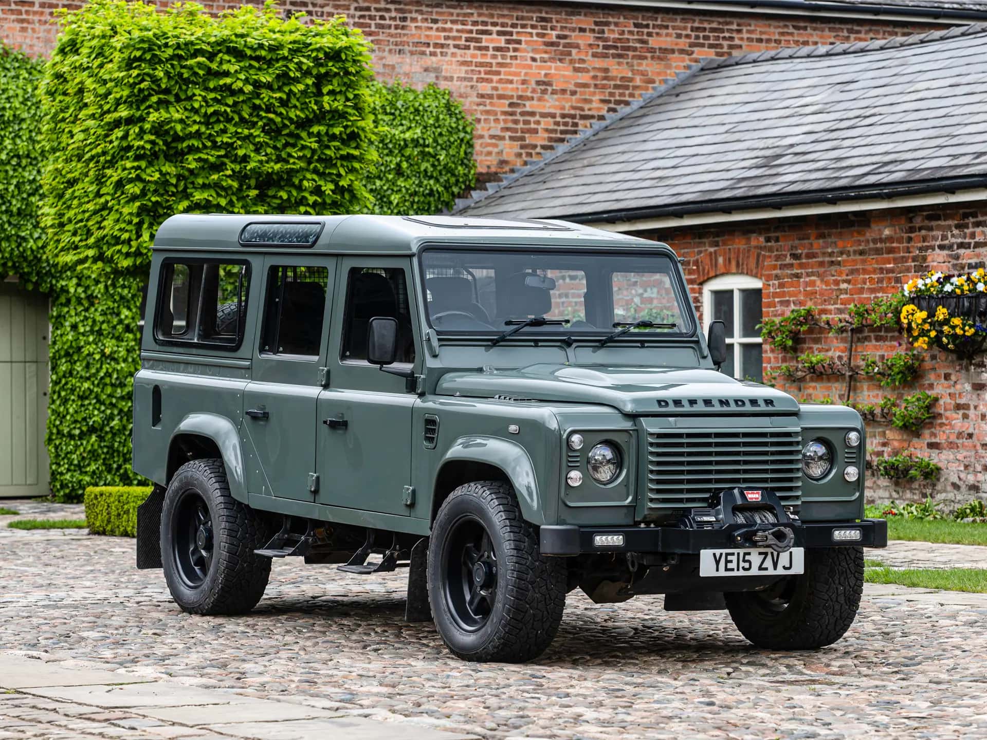 2015 Land Rover Defender 110 XS Station Wagon 'V-8 LS3' sold for £55,200