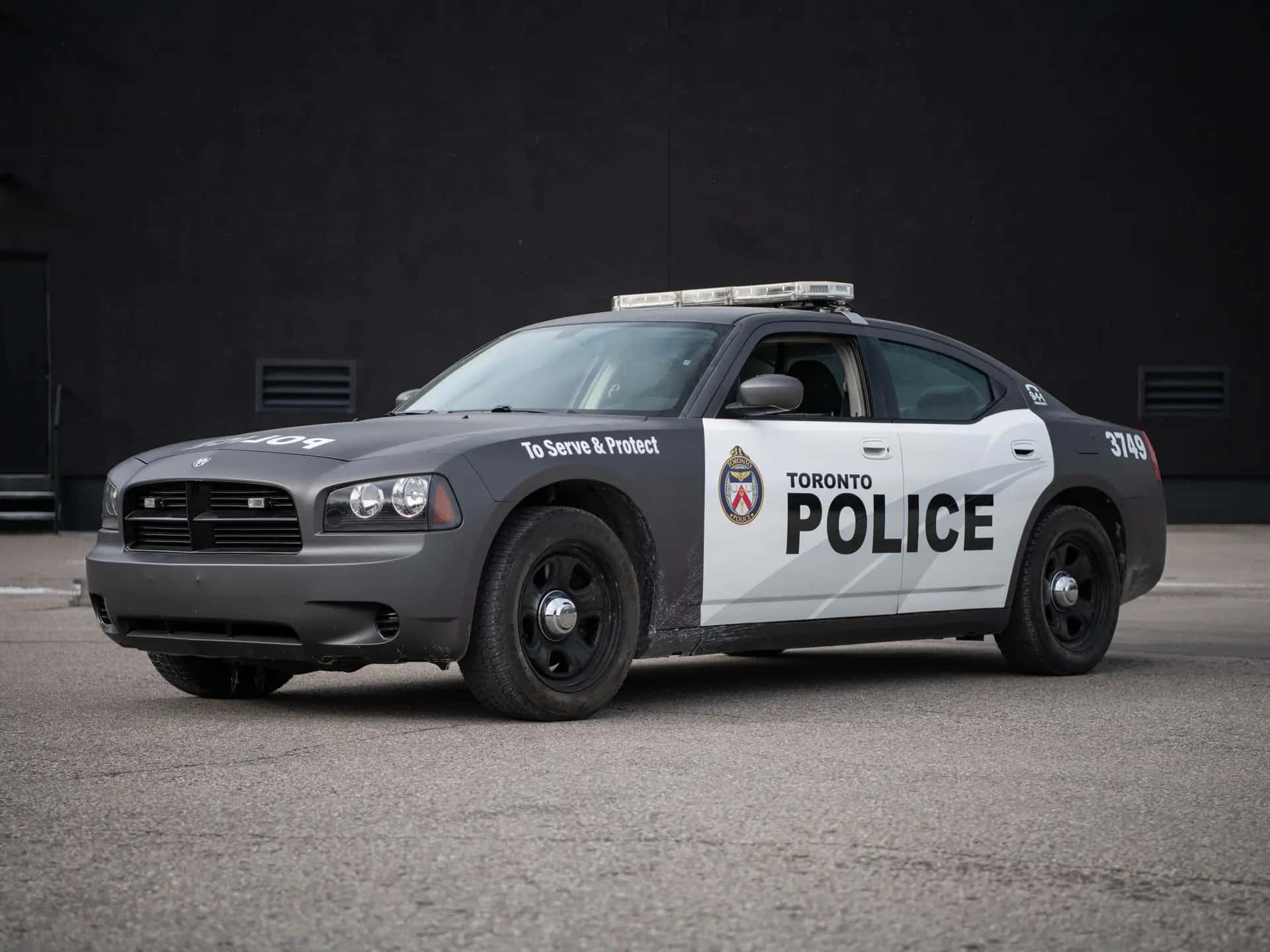 2009 Dodge Charger Pursuit 'Toronto Police' sold for $4,816