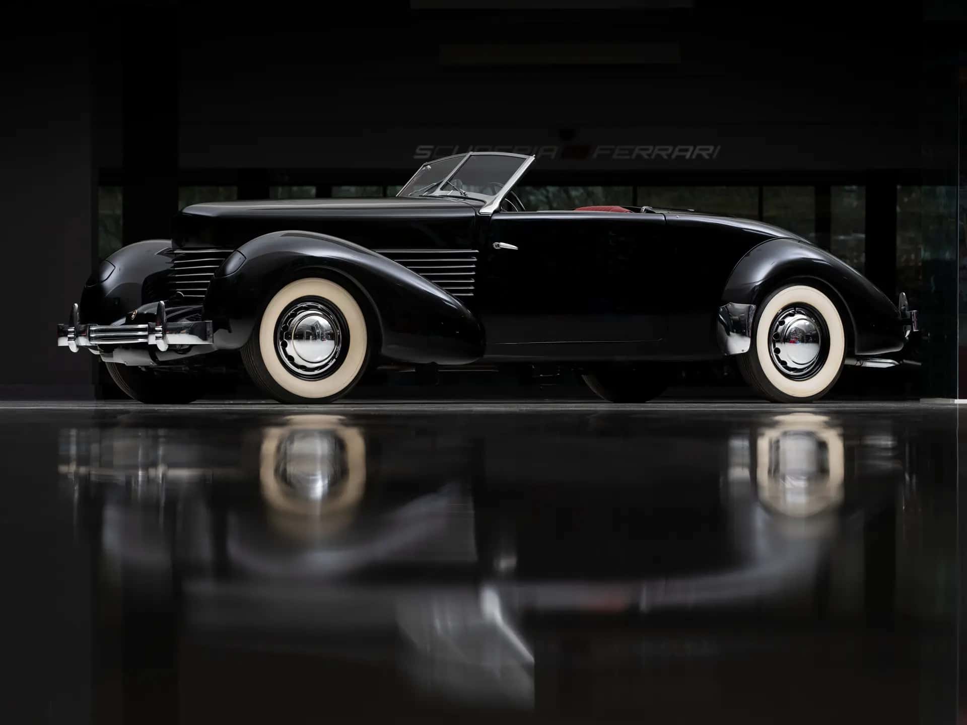 1936 Cord 810 Cabriolet sold for $156,800