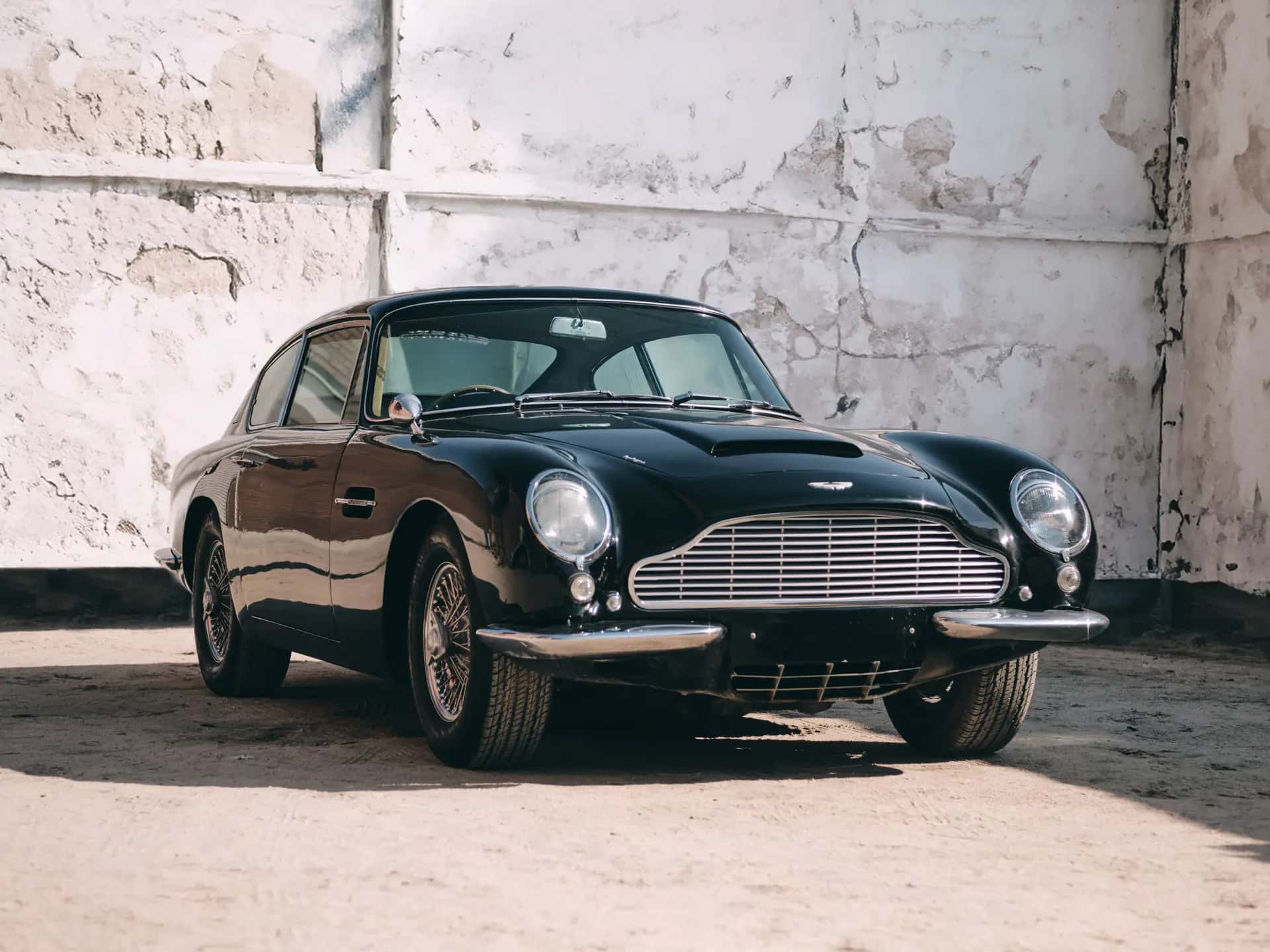 1966 Aston Martin DB6 Vantage sold for €163,300