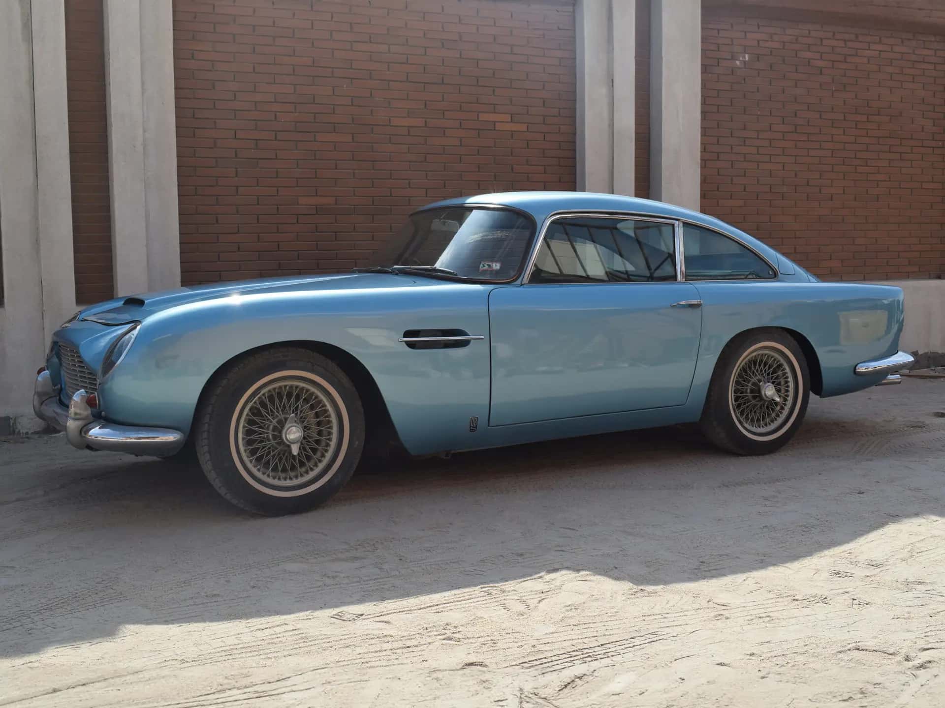 1965 Aston Martin DB5 sold for €376,250