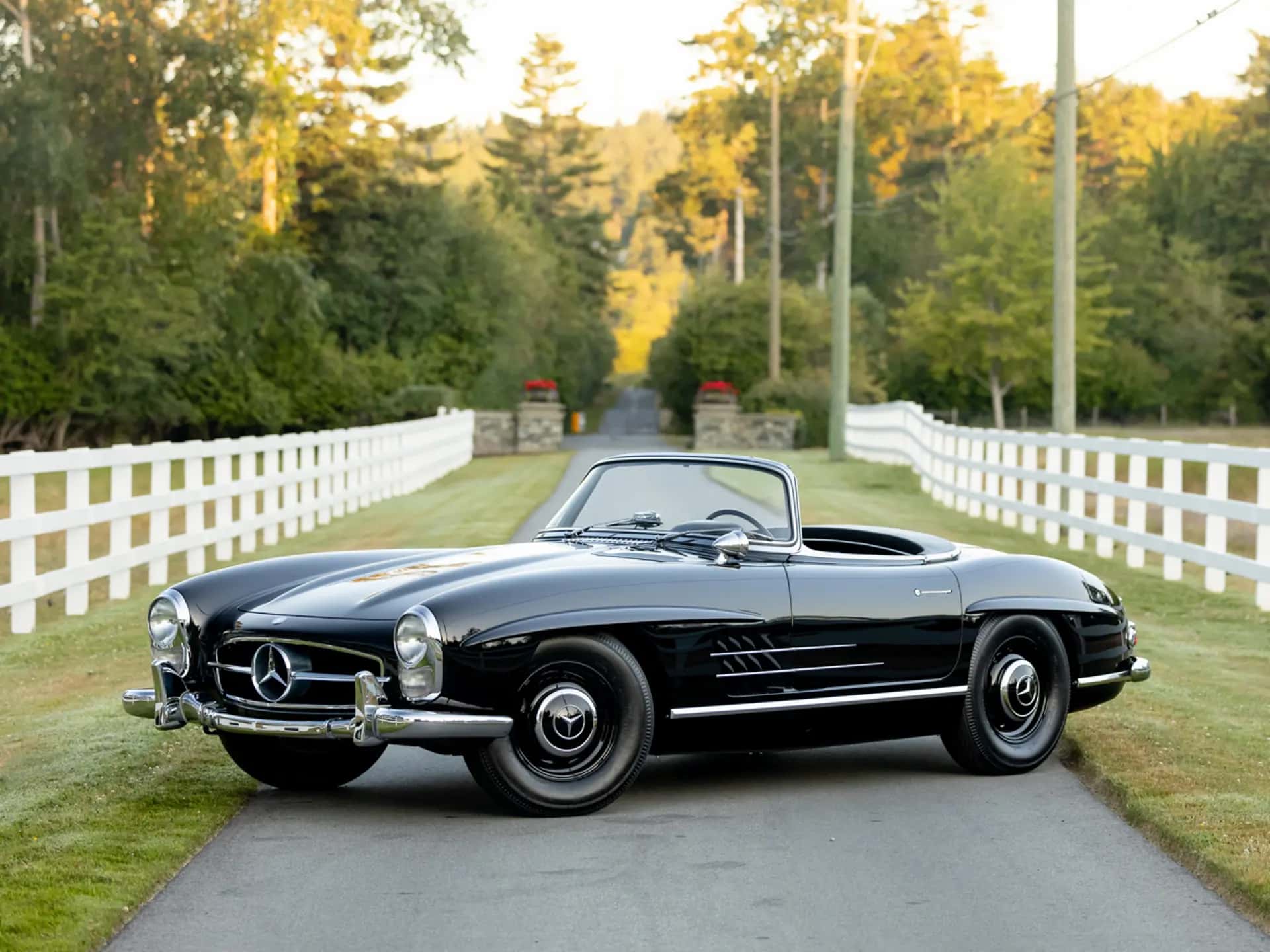 1963 Mercedes-Benz 300 SL Roadster sold for $2,260,000