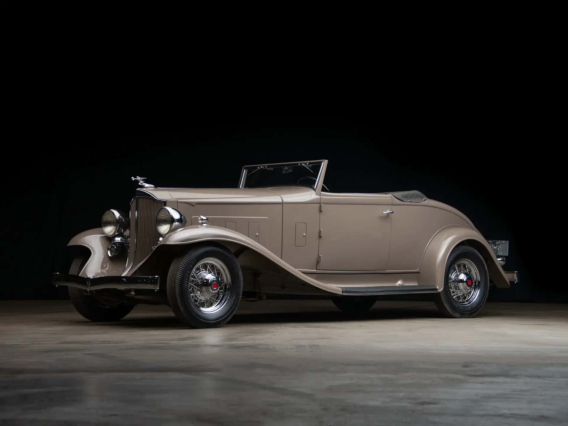 1932 Packard 900 Light Eight Roadster Coupe sold for $313,000