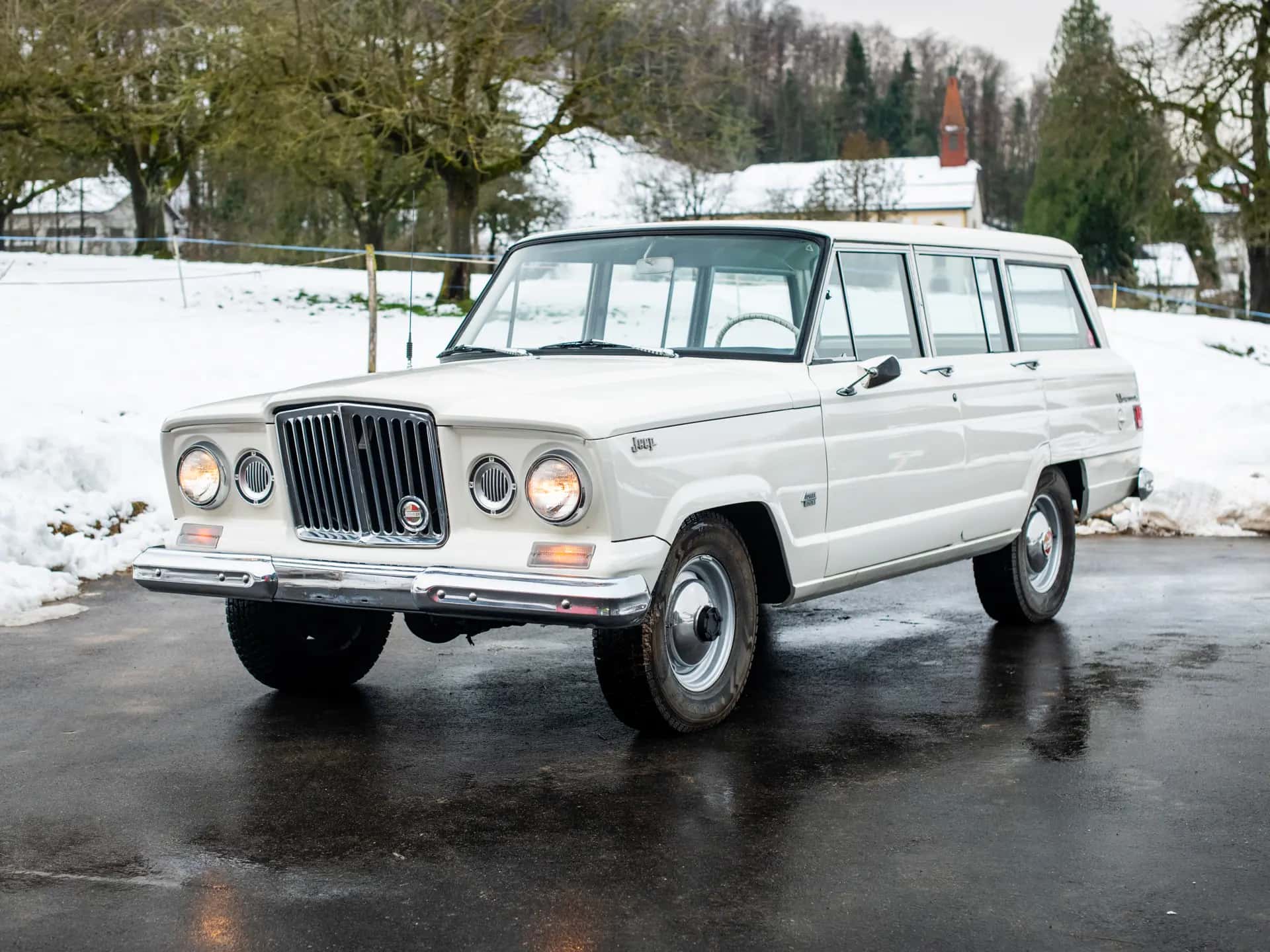 1965 Jeep Wagoneer sold for €46,000