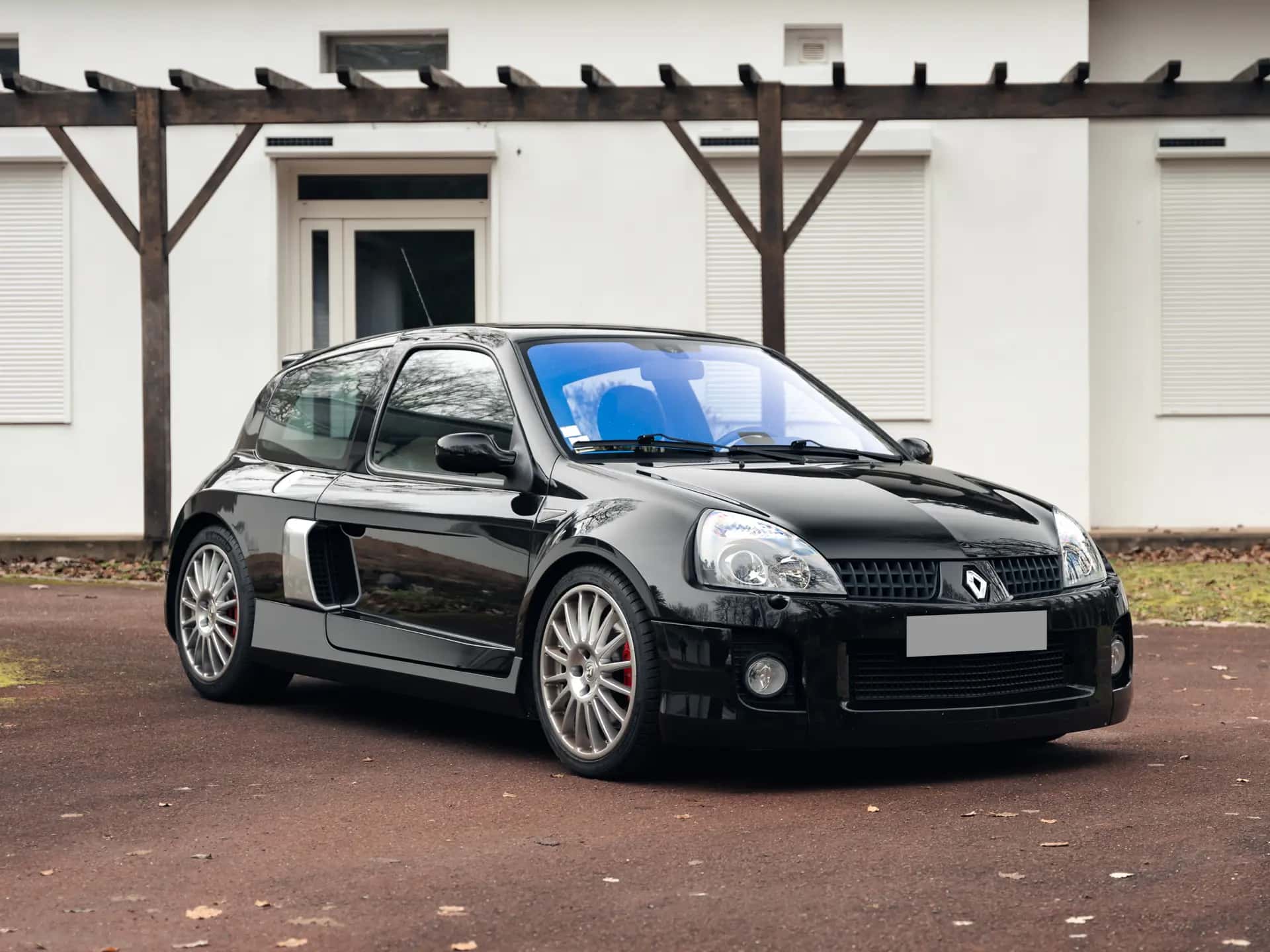 2004 Renault Clio V6 255 sold for €80,500