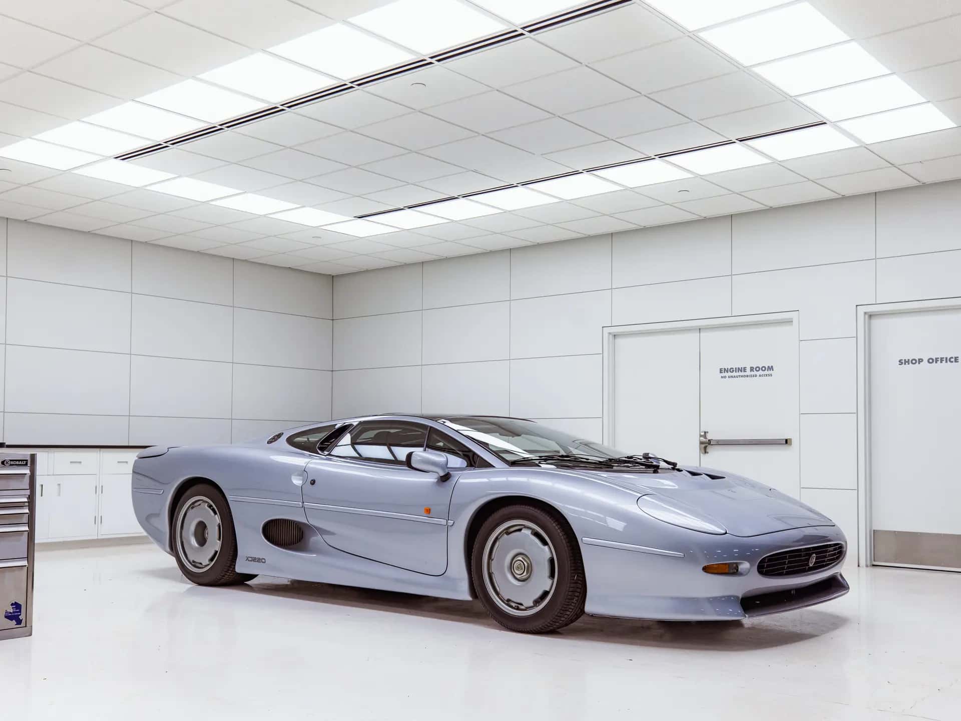 1993 Jaguar XJ220 sold for $472,500