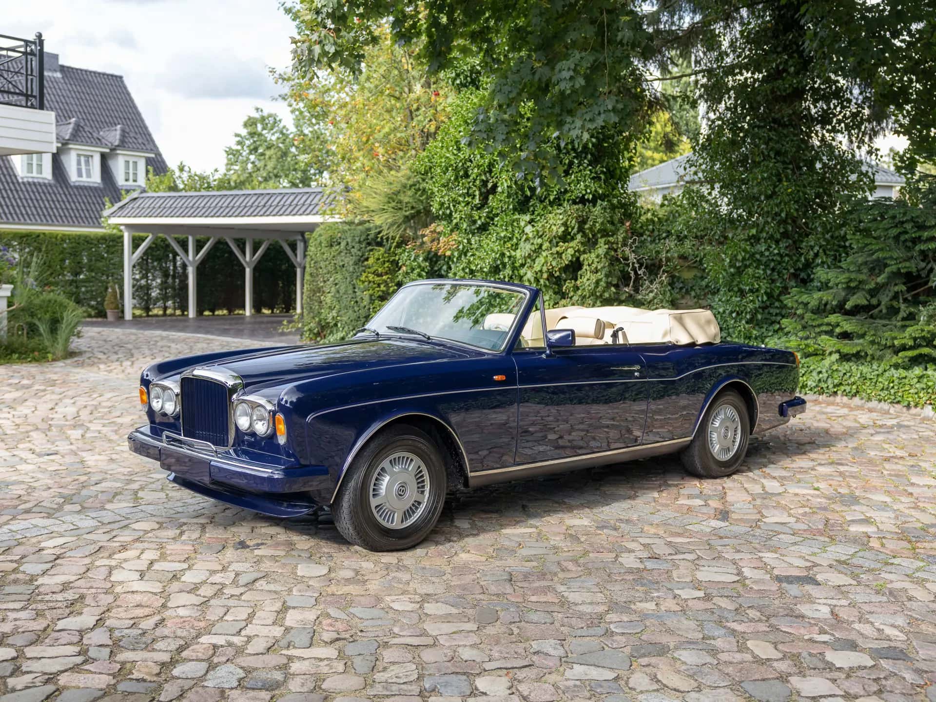 1991 Bentley Continental Convertible sold for €0