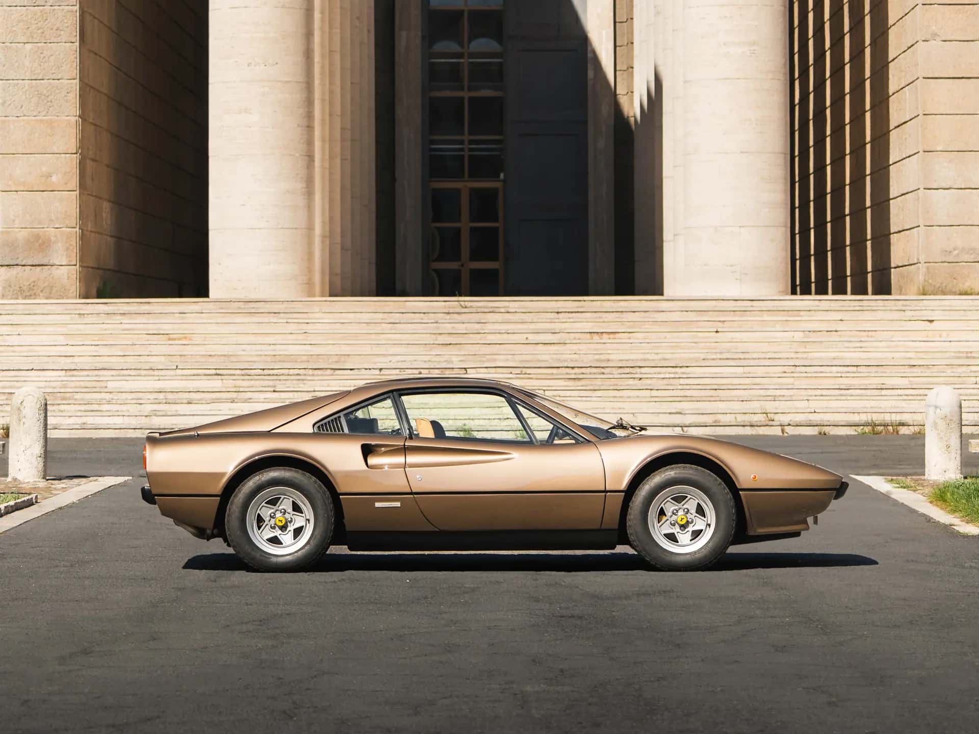 1976 Ferrari 308 GTB 'Vetroresina' sold for €218,500
