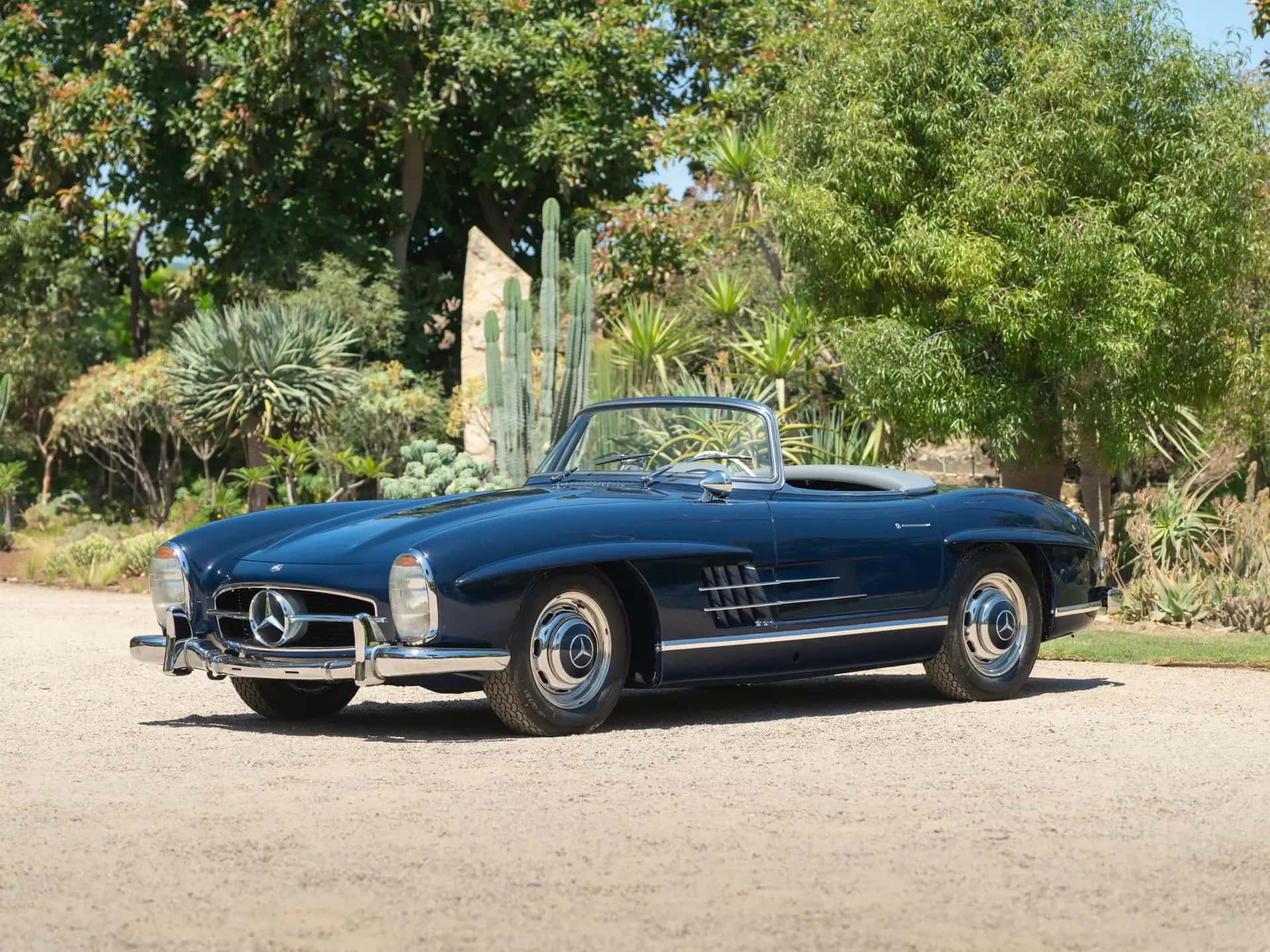 1960 Mercedes-Benz 300 SL Roadster sold for $1,132,500