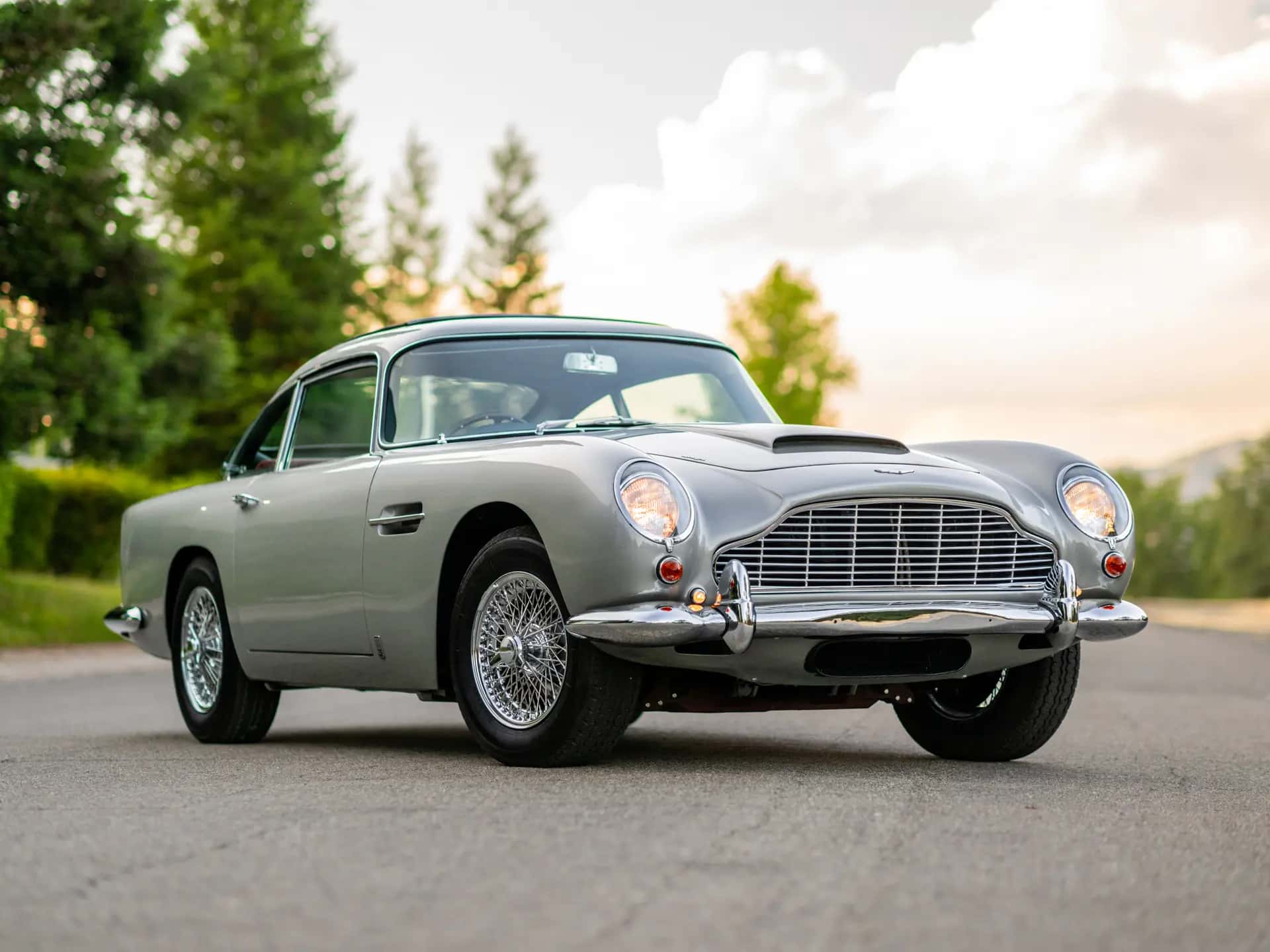 1965 Aston Martin DB5 sold for $500,000