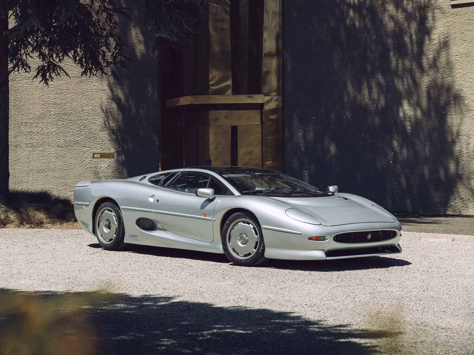 1993 Jaguar XJ220 sold for $582,500
