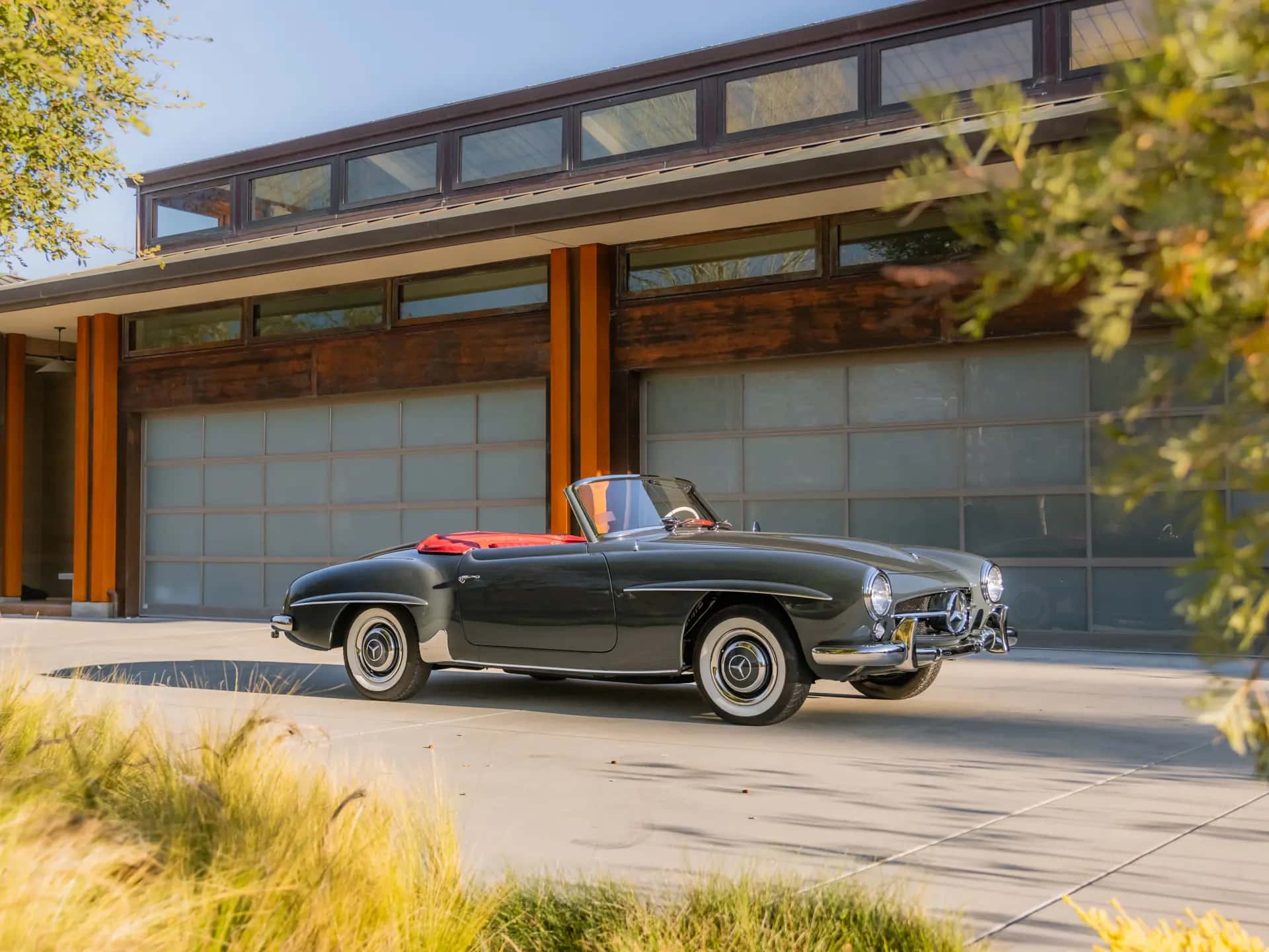 1955 Mercedes-Benz 190 SL sold for $212,800