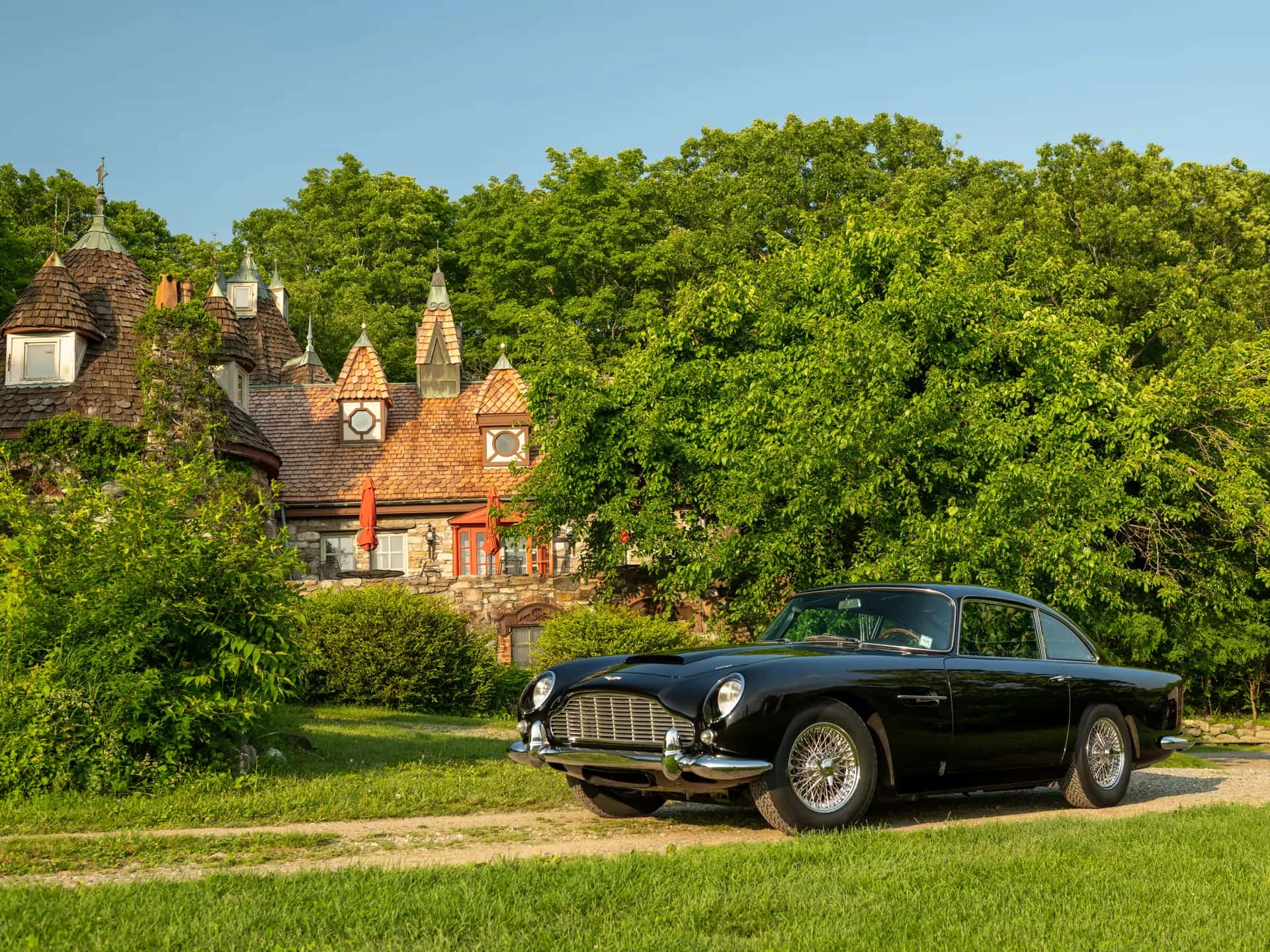 1964 Aston Martin DB5 sold for $830,000
