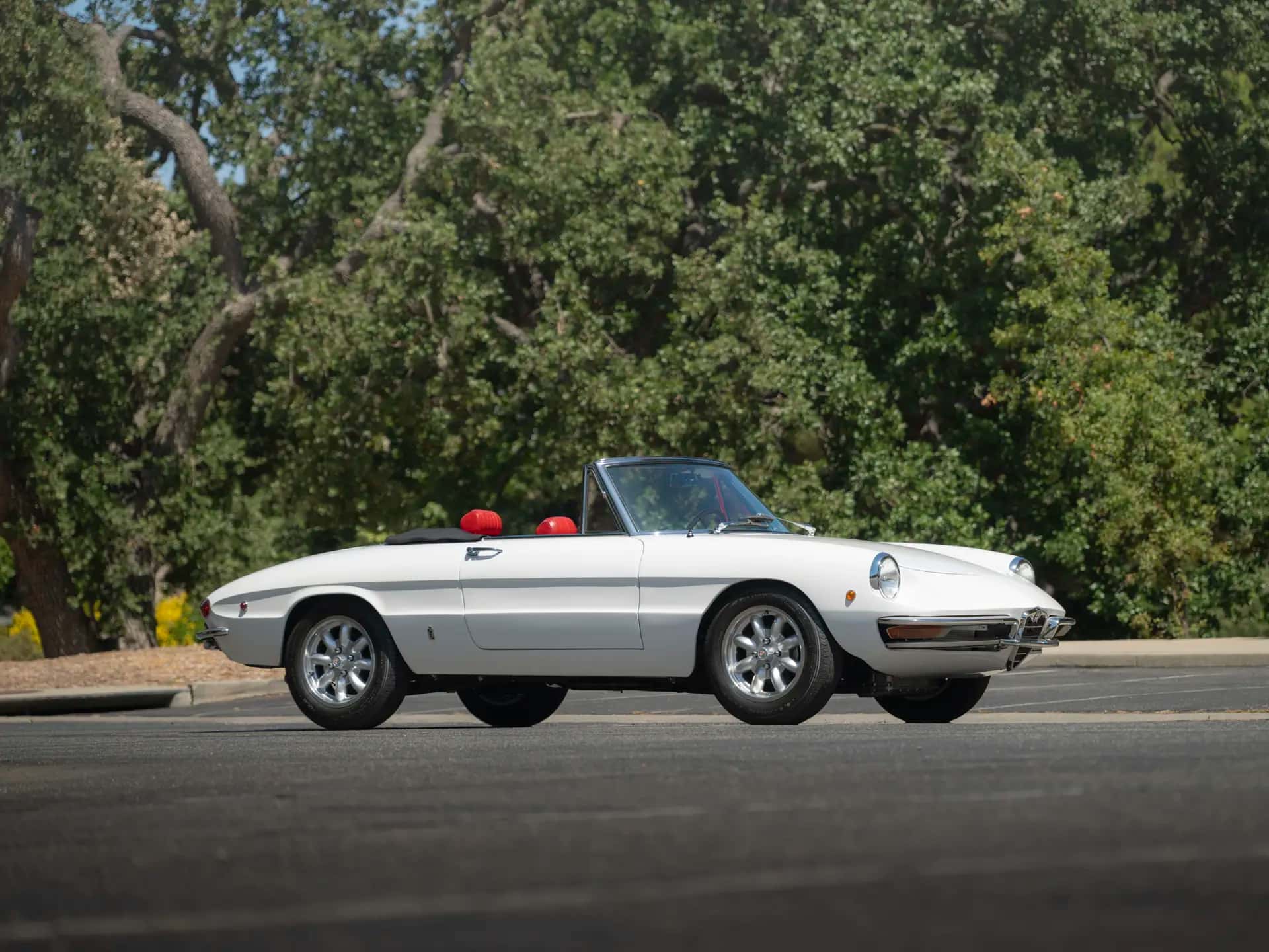 1969 Alfa Romeo 1750 Spider Veloce sold for $106,400
