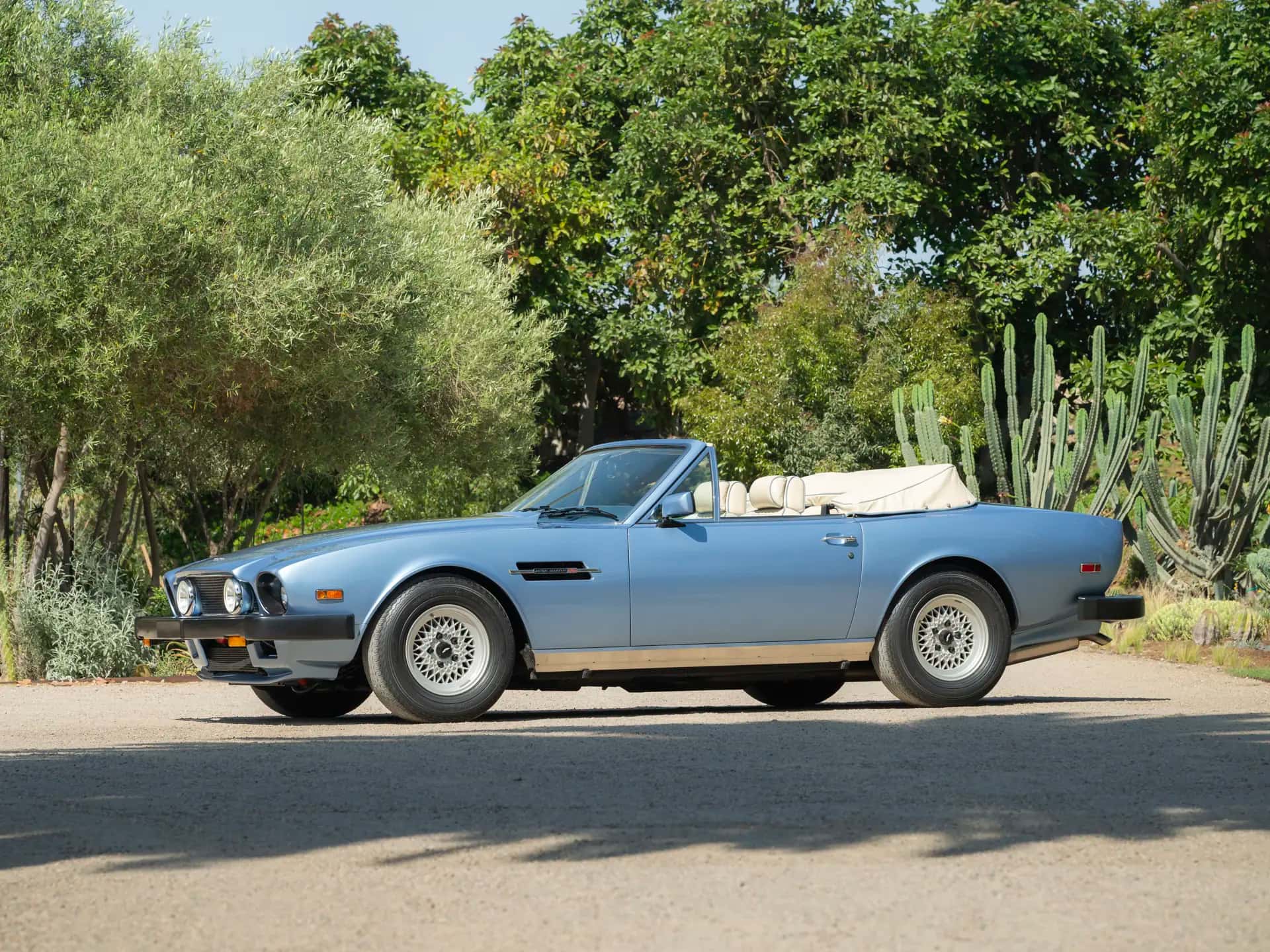 1989 Aston Martin V8 Volante sold for $224,000