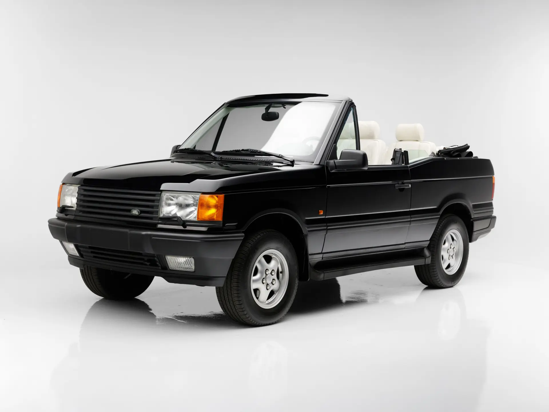 1995 Land Rover Range Rover 4.0 SE Convertible Coupe sold for $115,500