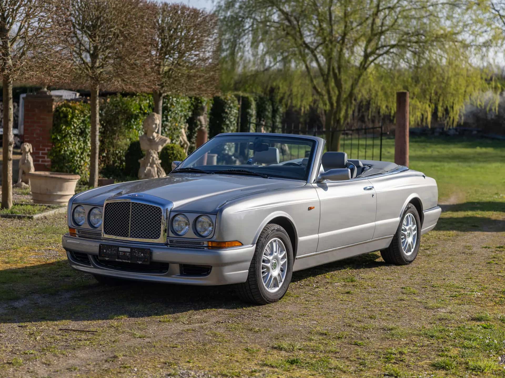 2001 Bentley Azure sold for €0
