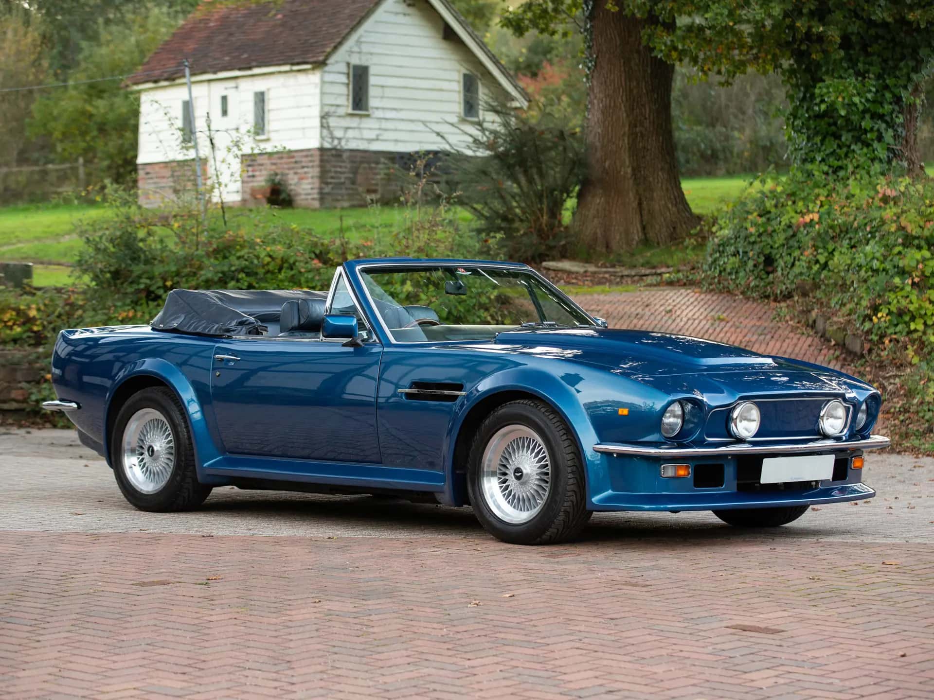 1986 Aston Martin V8 Volante sold for £0