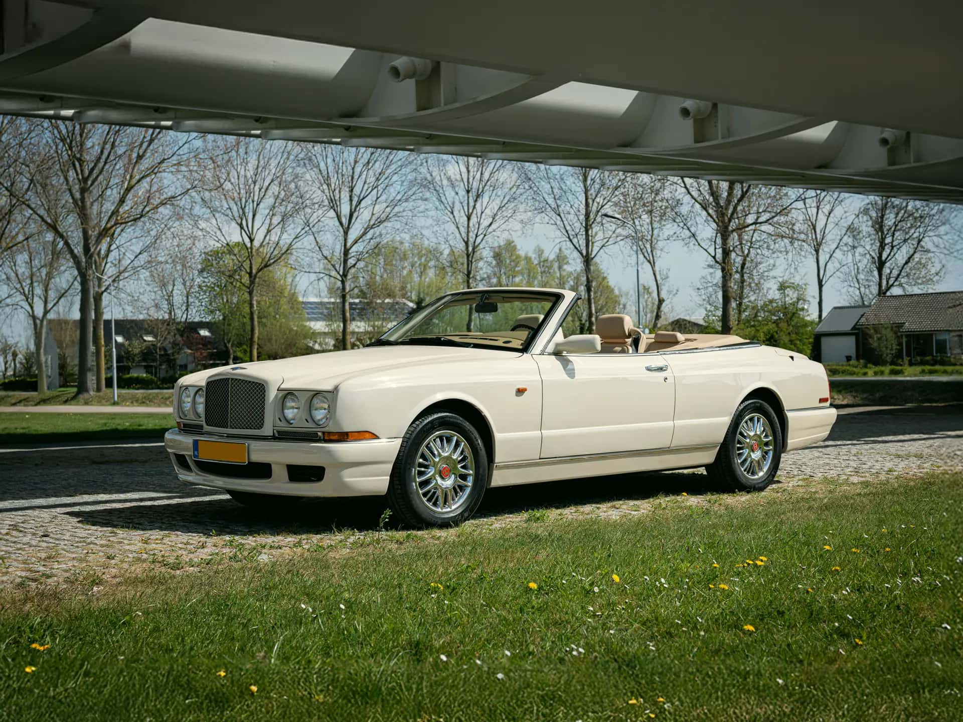 1998 Bentley Azure sold for €71,500