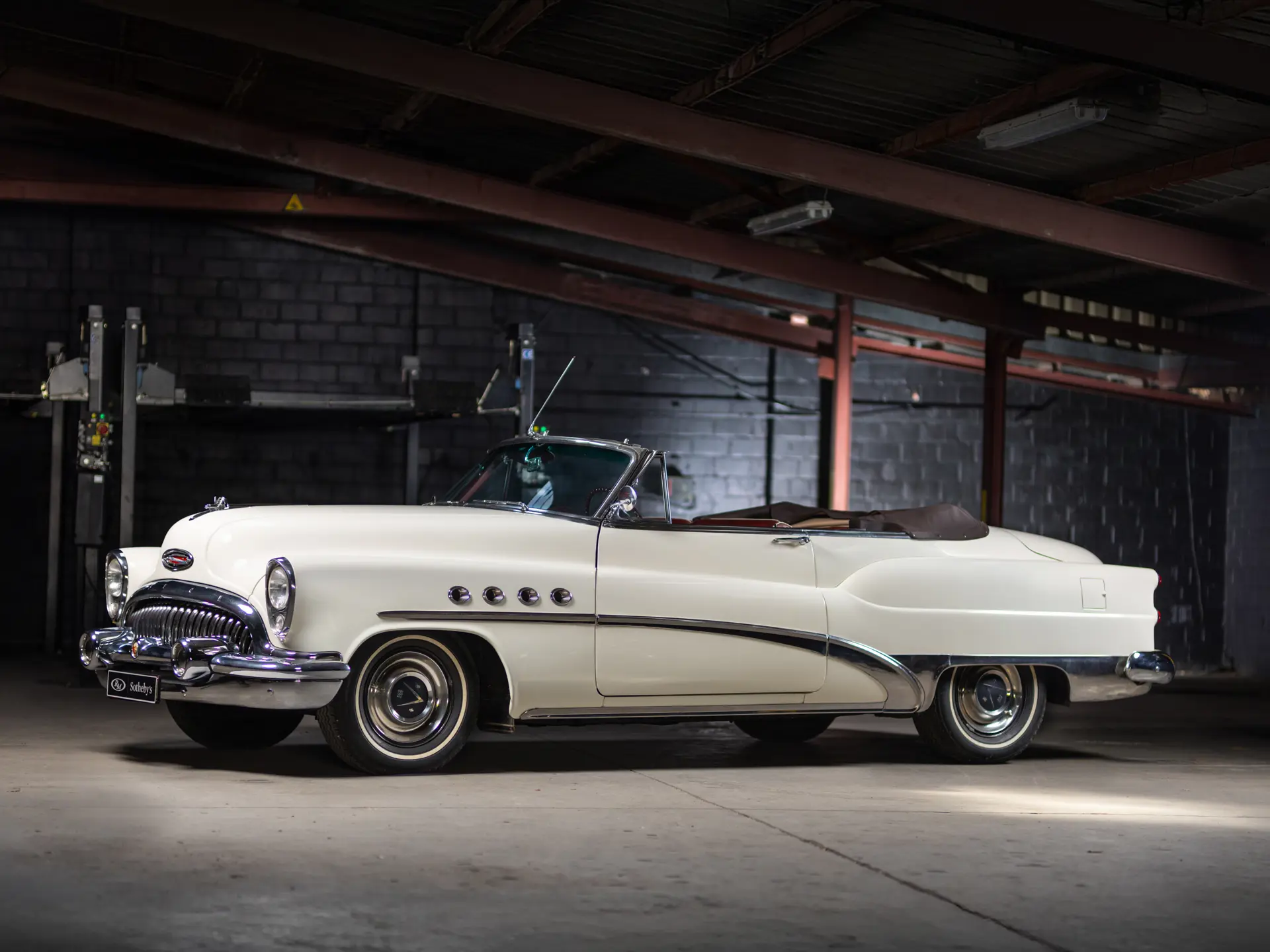 1953 Buick Roadmaster Convertible sold for €92,000