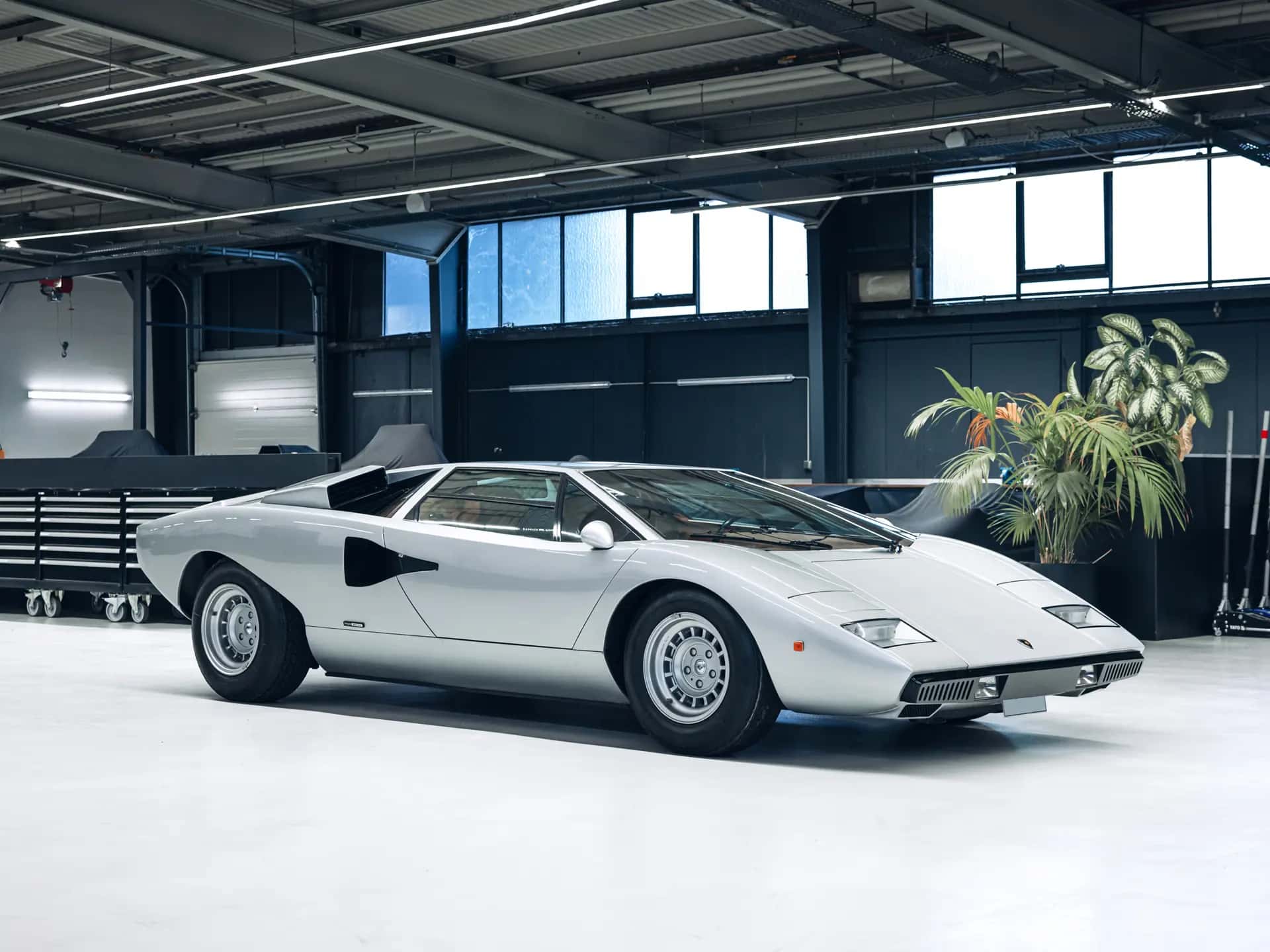 1975 Lamborghini Countach LP400 ‘Periscopio’ sold for €820,625