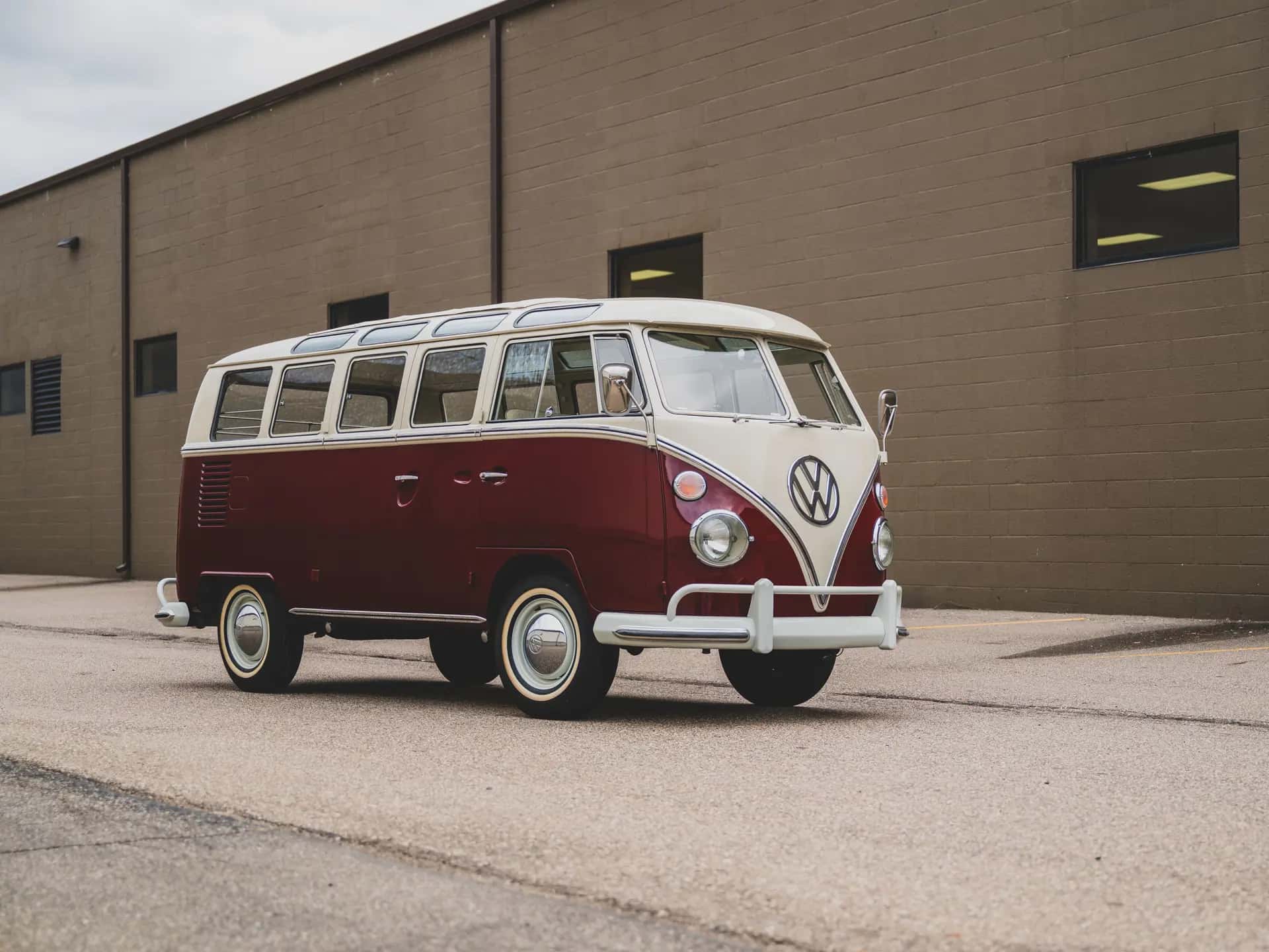 1967 Volkswagen Type 2 '21-Window' De Luxe Sunroof Microbus sold for $145,600