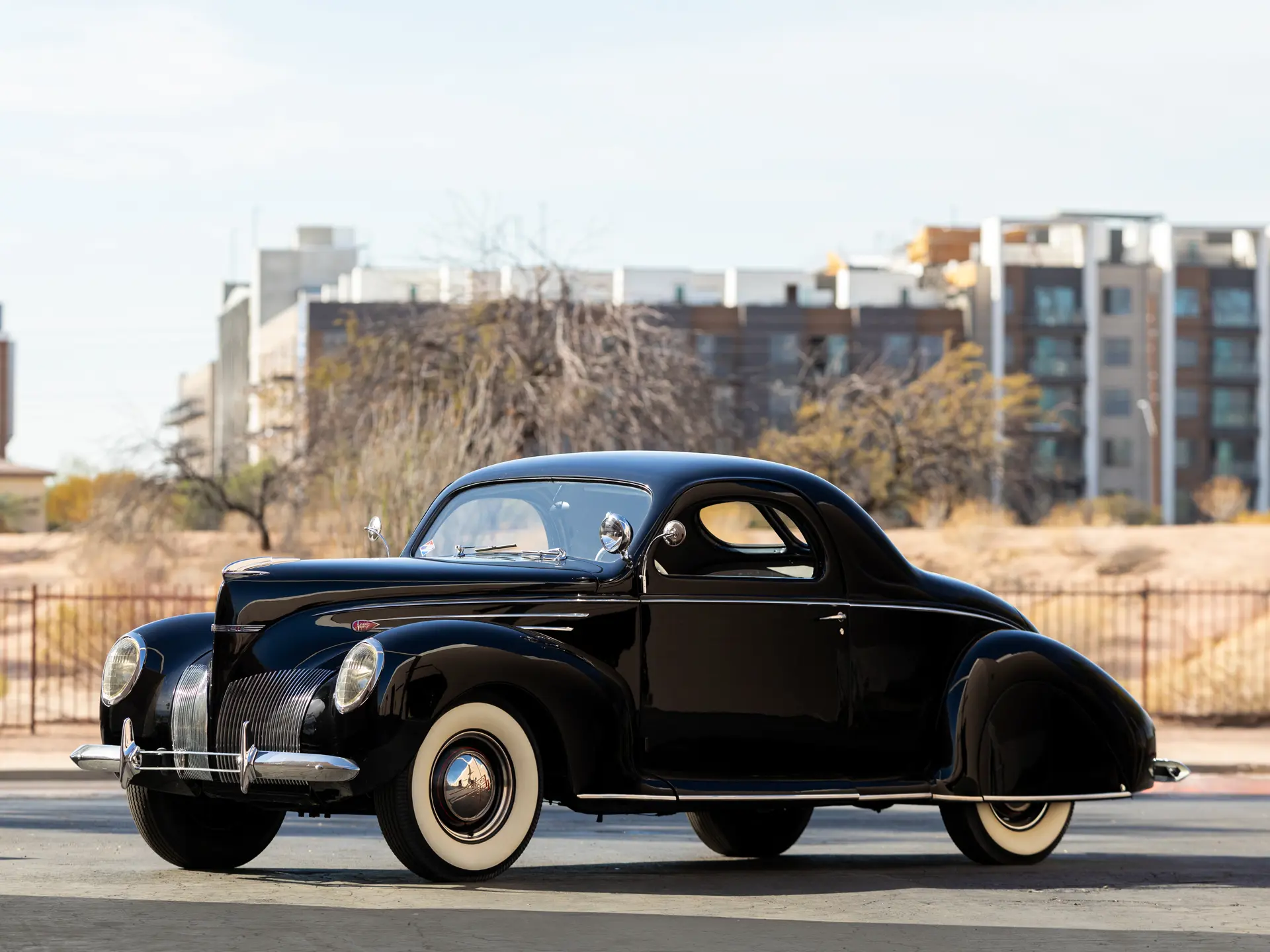 1939 Lincoln -Zephyr Three-Window Coupe sold for $77,280
