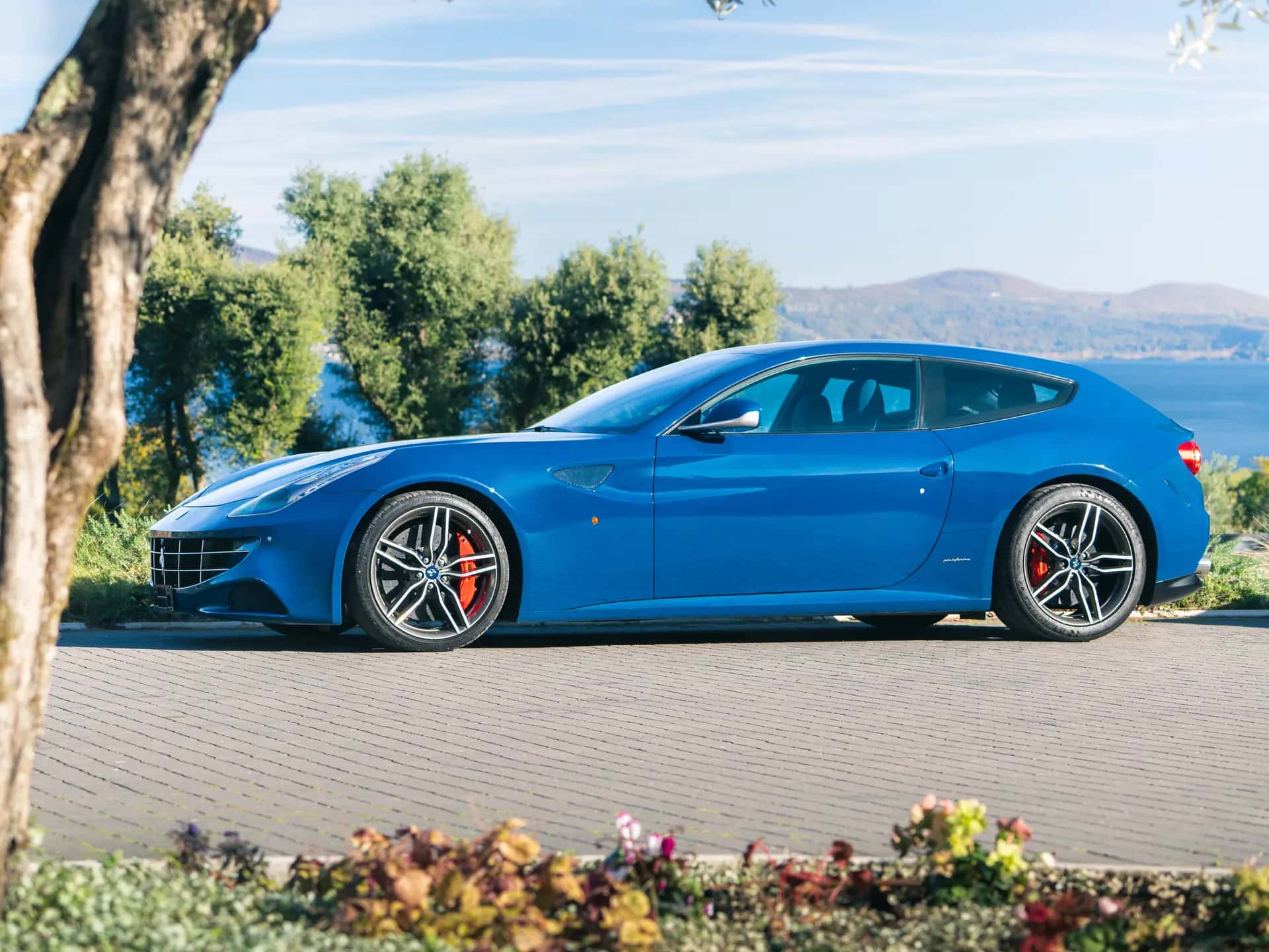 2013 Ferrari FF sold for €398,750