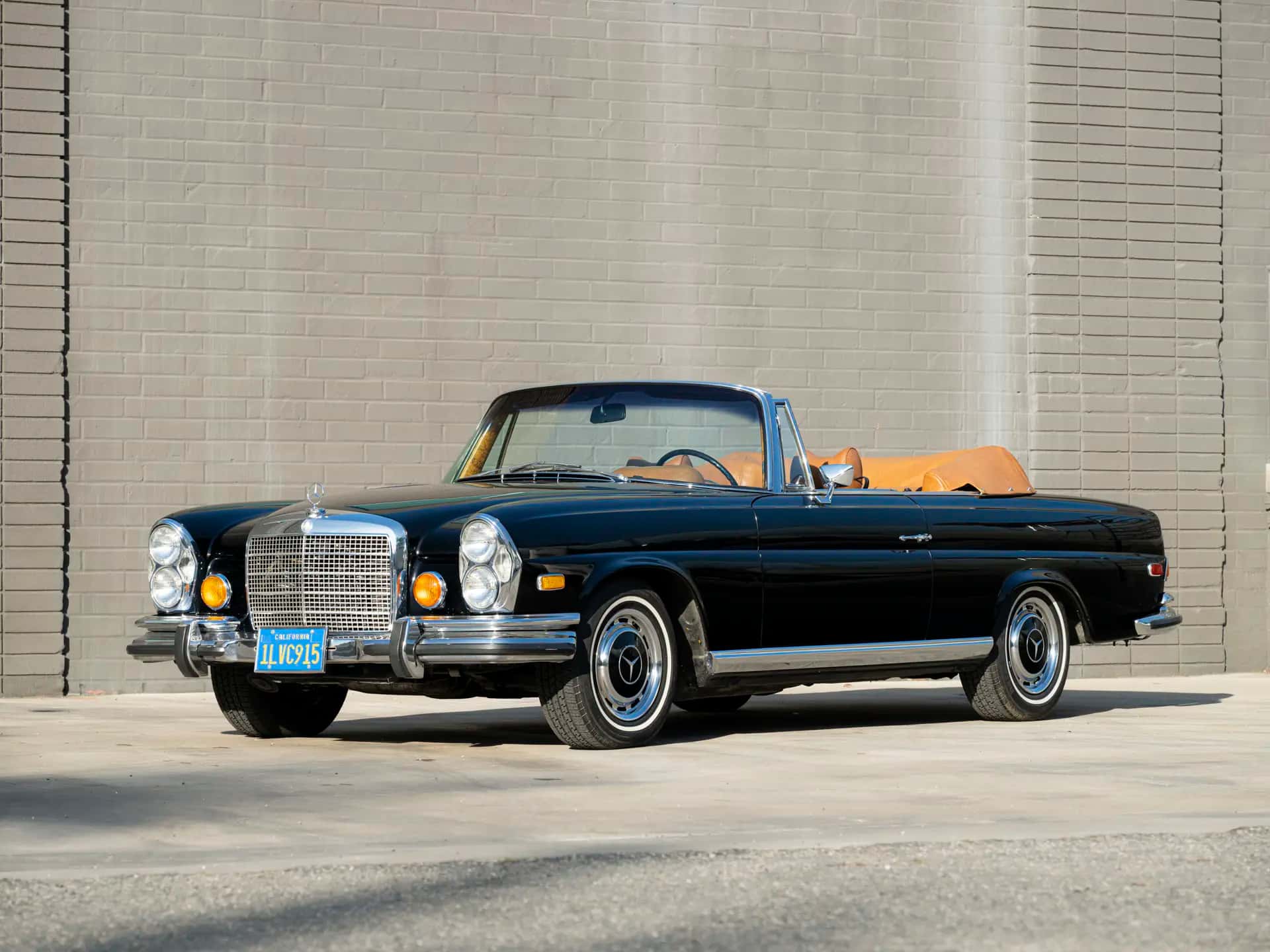 1971 Mercedes-Benz 280 SE 3.5 Cabriolet sold for $252,000