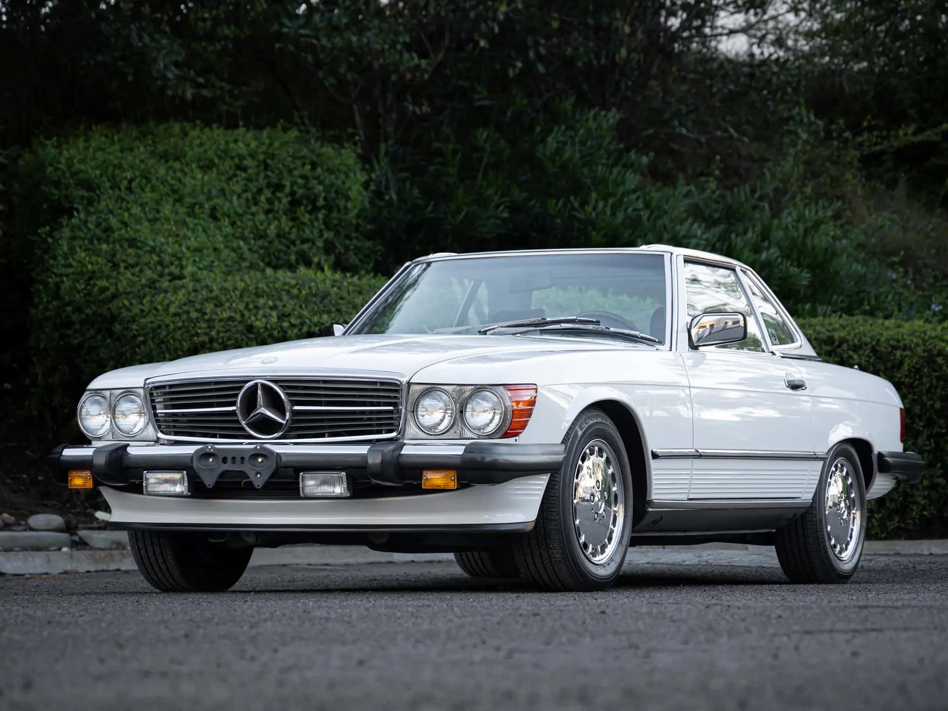 1989 Mercedes-Benz 560 SL sold for $30,800