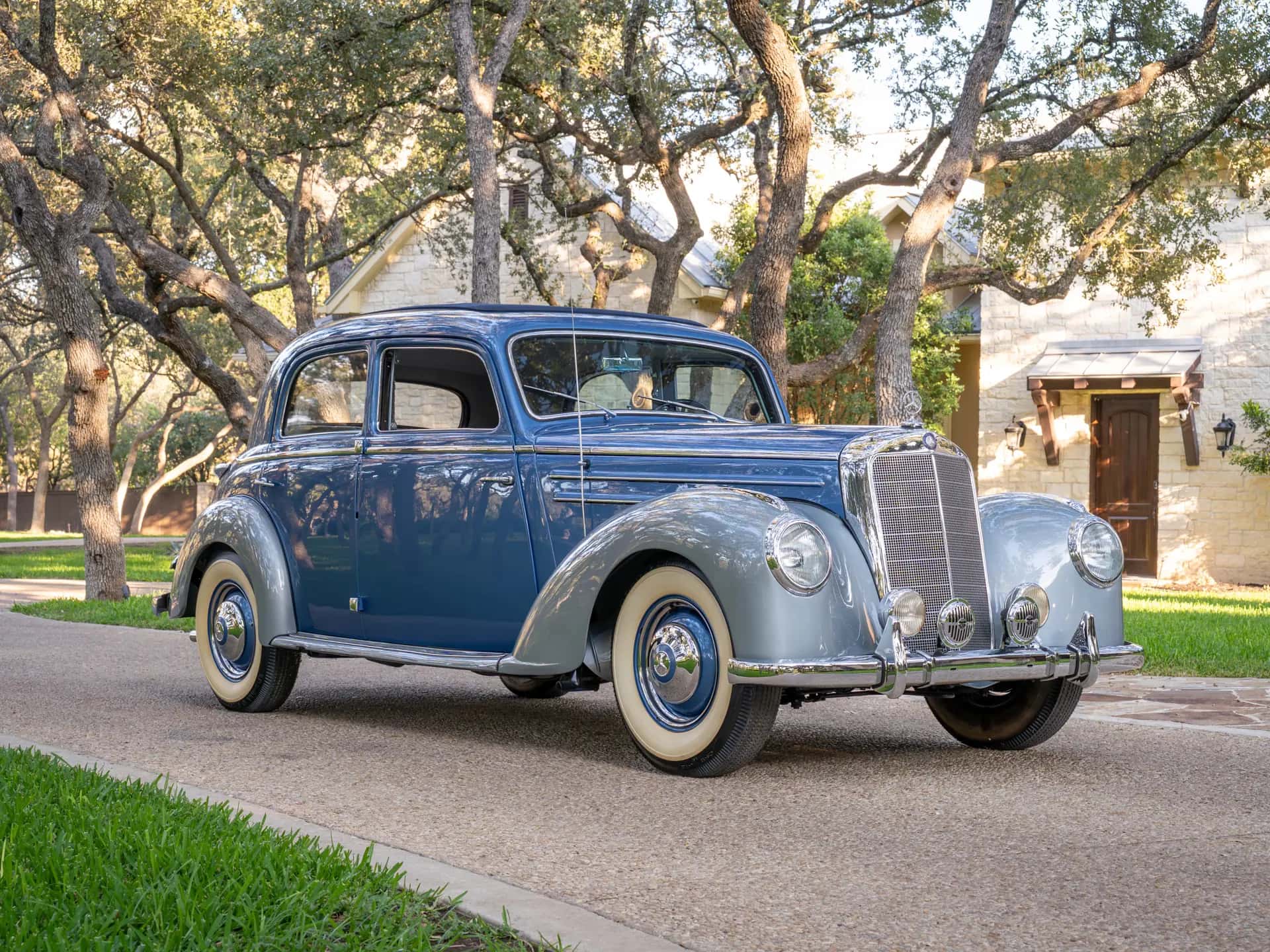 1953 Mercedes-Benz 220 Saloon sold for $67,200