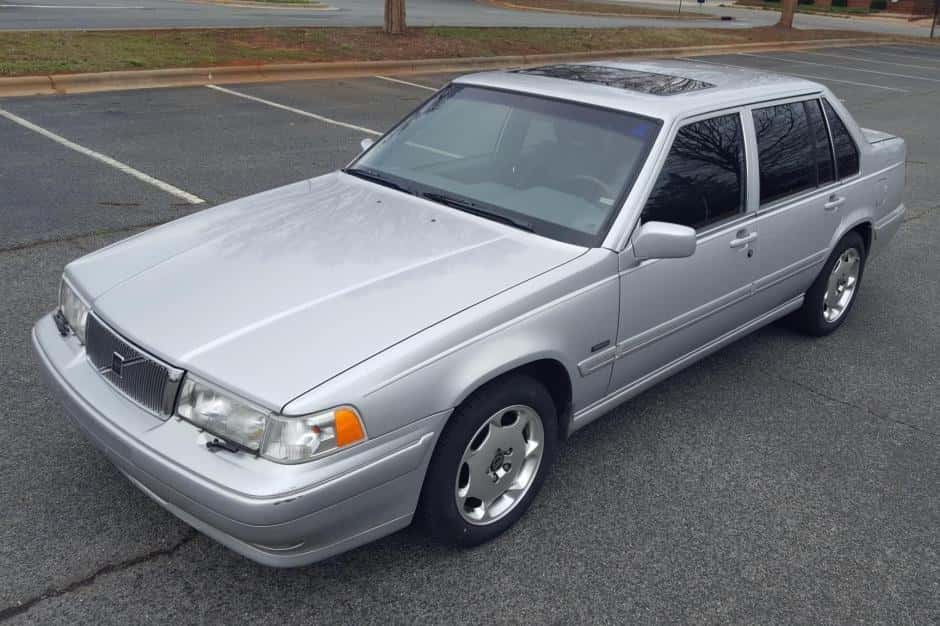 1998 Volvo 900-Series sold for $7,100